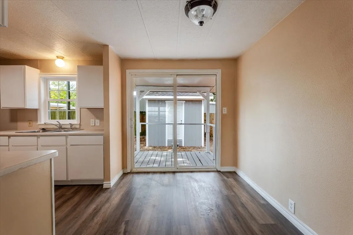 Manufactured Home For Rent in Johnson County , 209 Wicker Hill Road, Burleson, Texas 76028, 3 Bedroom, 2 Bathroom, Garage spaces, 1,056 Sqft, built in 1986, mls#21397898, Real Estate Agent in Burleson, Homes For Rent in Johnson county, Homes For Rent in Burleson, Realtor in Burleson Texas, Real Estate Brokerage Independent Realty Texas, Luminita Cordes Realtor