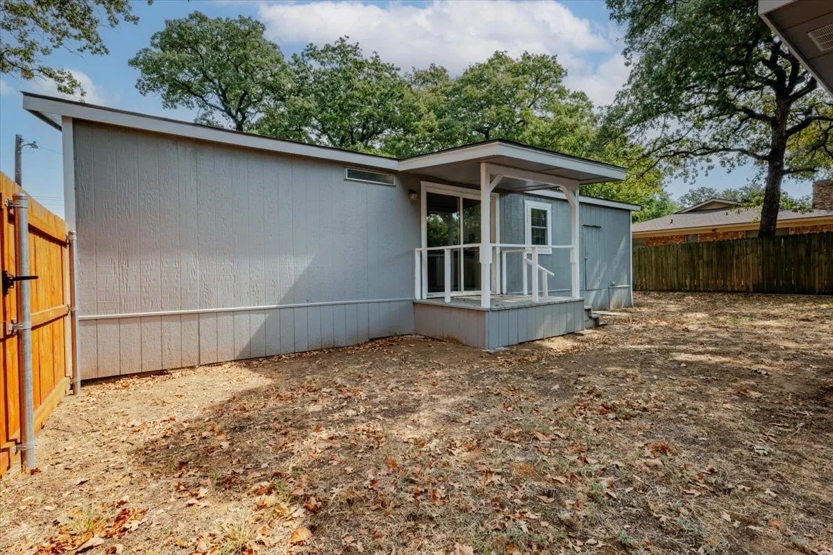 Manufactured Home For Rent in Johnson County , 209 Wicker Hill Road, Burleson, Texas 76028, 3 Bedroom, 2 Bathroom, Garage spaces, 1,056 Sqft, built in 1986, mls#21397898, Real Estate Agent in Burleson, Homes For Rent in Johnson county, Homes For Rent in Burleson, Realtor in Burleson Texas, Real Estate Brokerage Independent Realty Texas, Luminita Cordes Realtor