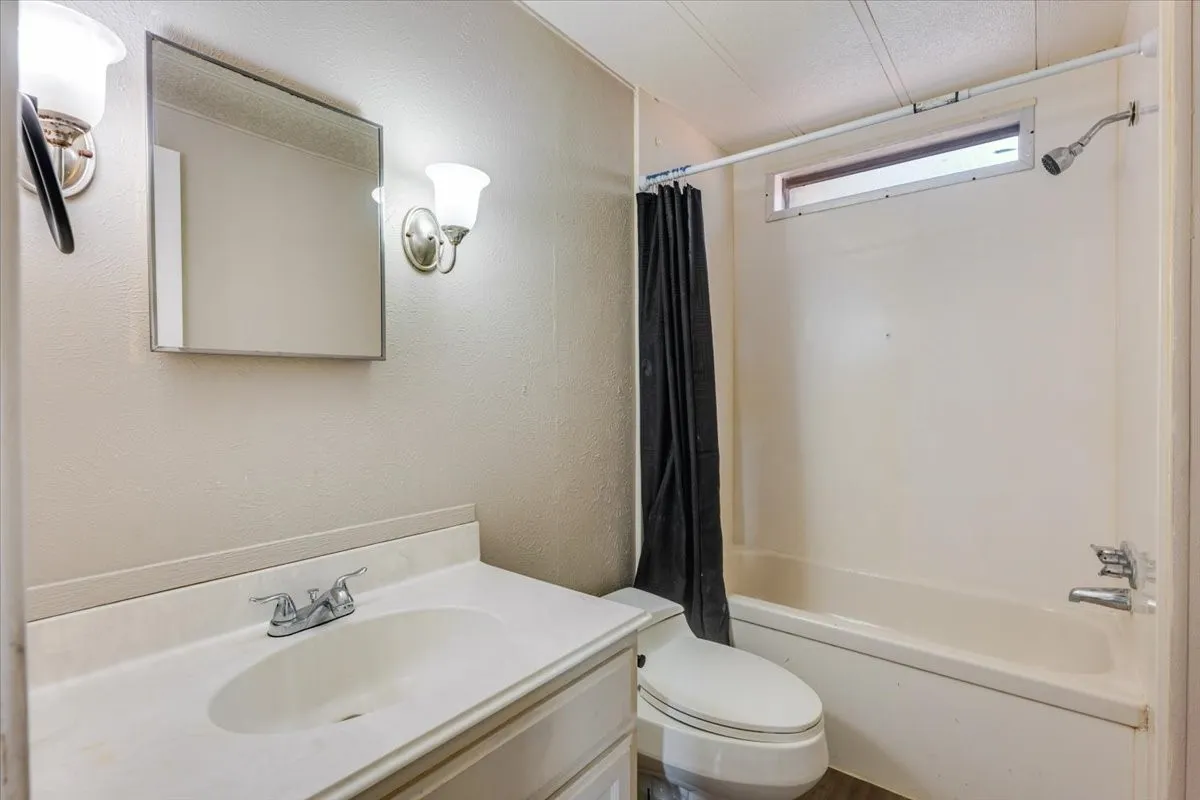 Manufactured Home For Rent in Johnson County , 209 Wicker Hill Road, Burleson, Texas 76028, 3 Bedroom, 2 Bathroom, Garage spaces, 1,056 Sqft, built in 1986, mls#21397898, Real Estate Agent in Burleson, Homes For Rent in Johnson county, Homes For Rent in Burleson, Realtor in Burleson Texas, Real Estate Brokerage Independent Realty Texas, Luminita Cordes Realtor
