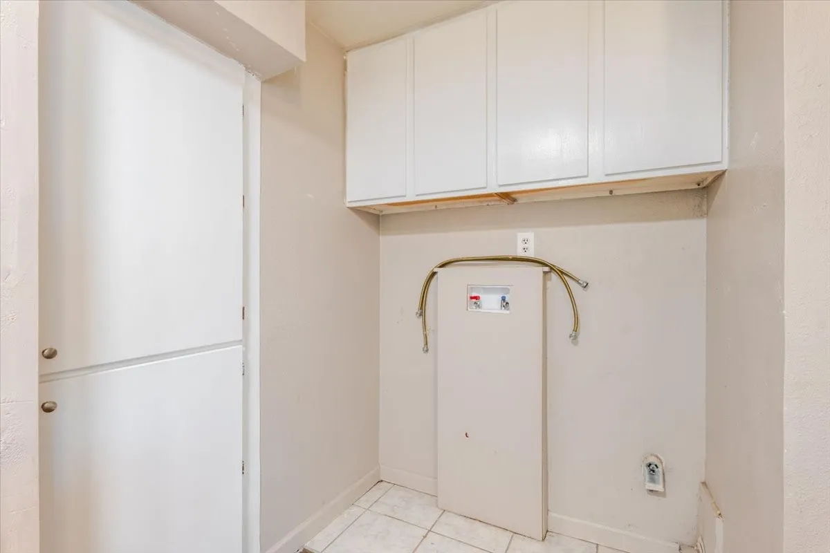 Manufactured Home For Rent in Johnson County , 209 Wicker Hill Road, Burleson, Texas 76028, 3 Bedroom, 2 Bathroom, Garage spaces, 1,056 Sqft, built in 1986, mls#21397898, Real Estate Agent in Burleson, Homes For Rent in Johnson county, Homes For Rent in Burleson, Realtor in Burleson Texas, Real Estate Brokerage Independent Realty Texas, Luminita Cordes Realtor