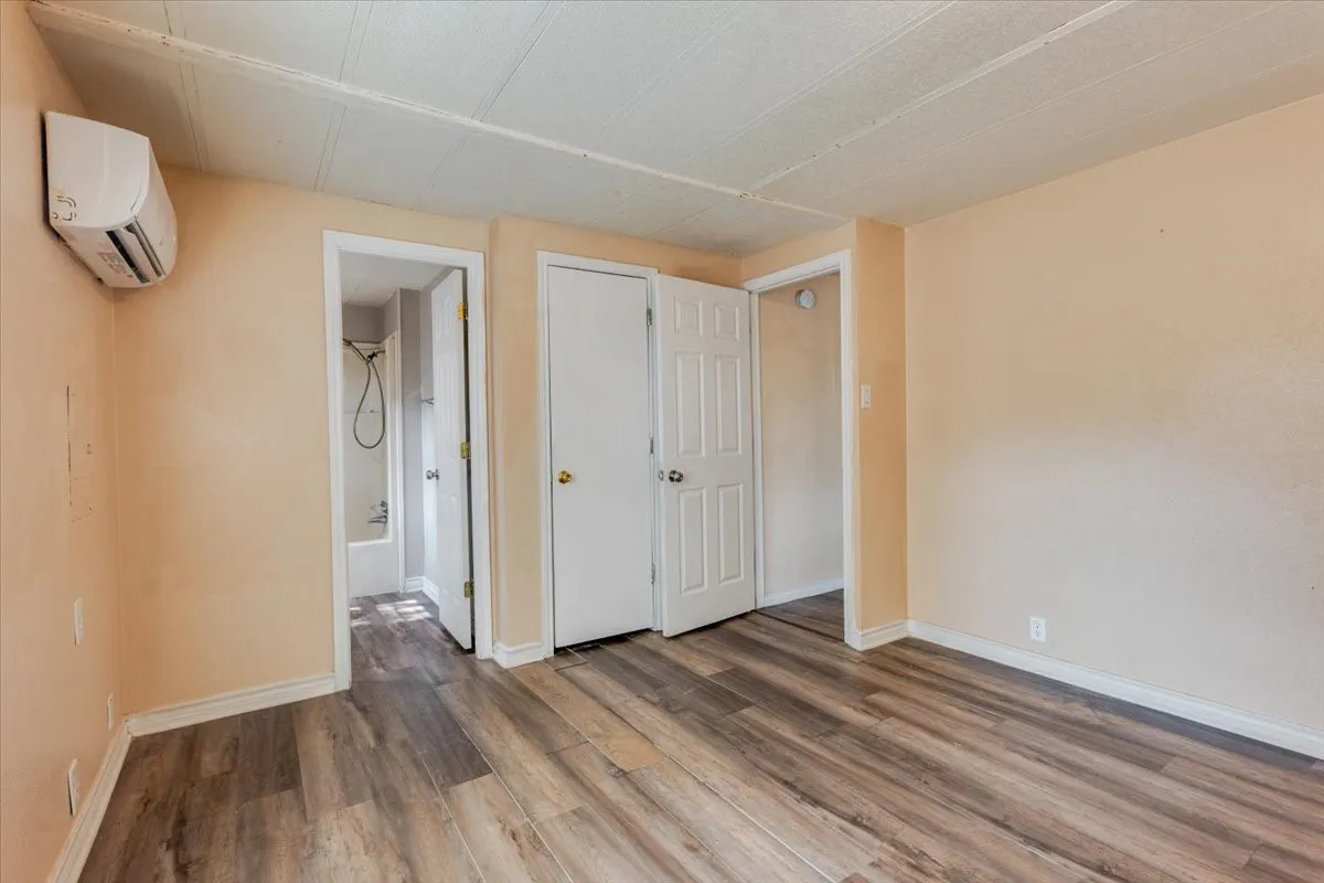 Manufactured Home For Rent in Johnson County , 209 Wicker Hill Road, Burleson, Texas 76028, 3 Bedroom, 2 Bathroom, Garage spaces, 1,056 Sqft, built in 1986, mls#21397898, Real Estate Agent in Burleson, Homes For Rent in Johnson county, Homes For Rent in Burleson, Realtor in Burleson Texas, Real Estate Brokerage Independent Realty Texas, Luminita Cordes Realtor