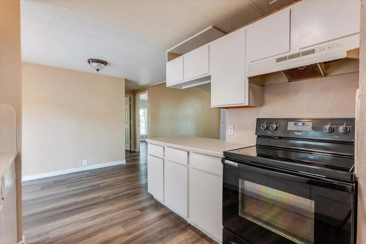 Manufactured Home For Rent in Johnson County , 209 Wicker Hill Road, Burleson, Texas 76028, 3 Bedroom, 2 Bathroom, Garage spaces, 1,056 Sqft, built in 1986, mls#21397898, Real Estate Agent in Burleson, Homes For Rent in Johnson county, Homes For Rent in Burleson, Realtor in Burleson Texas, Real Estate Brokerage Independent Realty Texas, Luminita Cordes Realtor