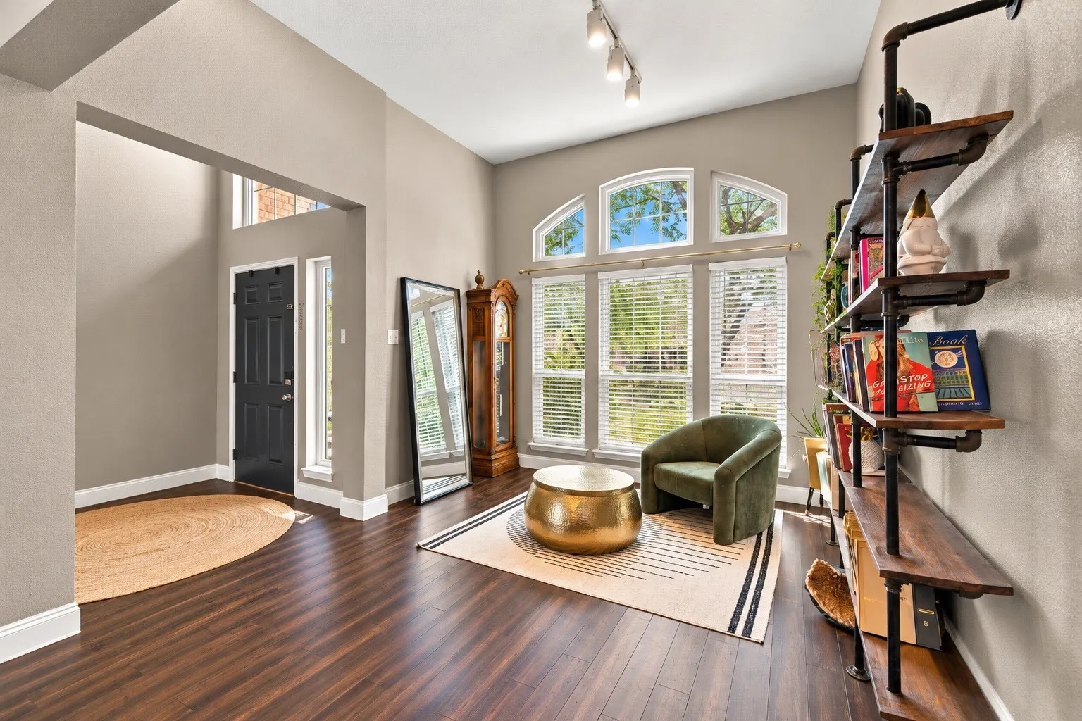 Single Family Residence For Sale in Denton County , 3005 Alcove Lane, Corinth, Texas 76210, 3 Bedroom, 3 Bathroom, 2 Garage spaces, 2,359 Sqft, built in 1998, mls#21397139, Real Estate Agent in Corinth, Homes For Sale in Denton county, Homes For Sale in Corinth, Realtor in Corinth Texas, Real Estate Brokerage Independent Realty Texas, Luminita Cordes Realtor