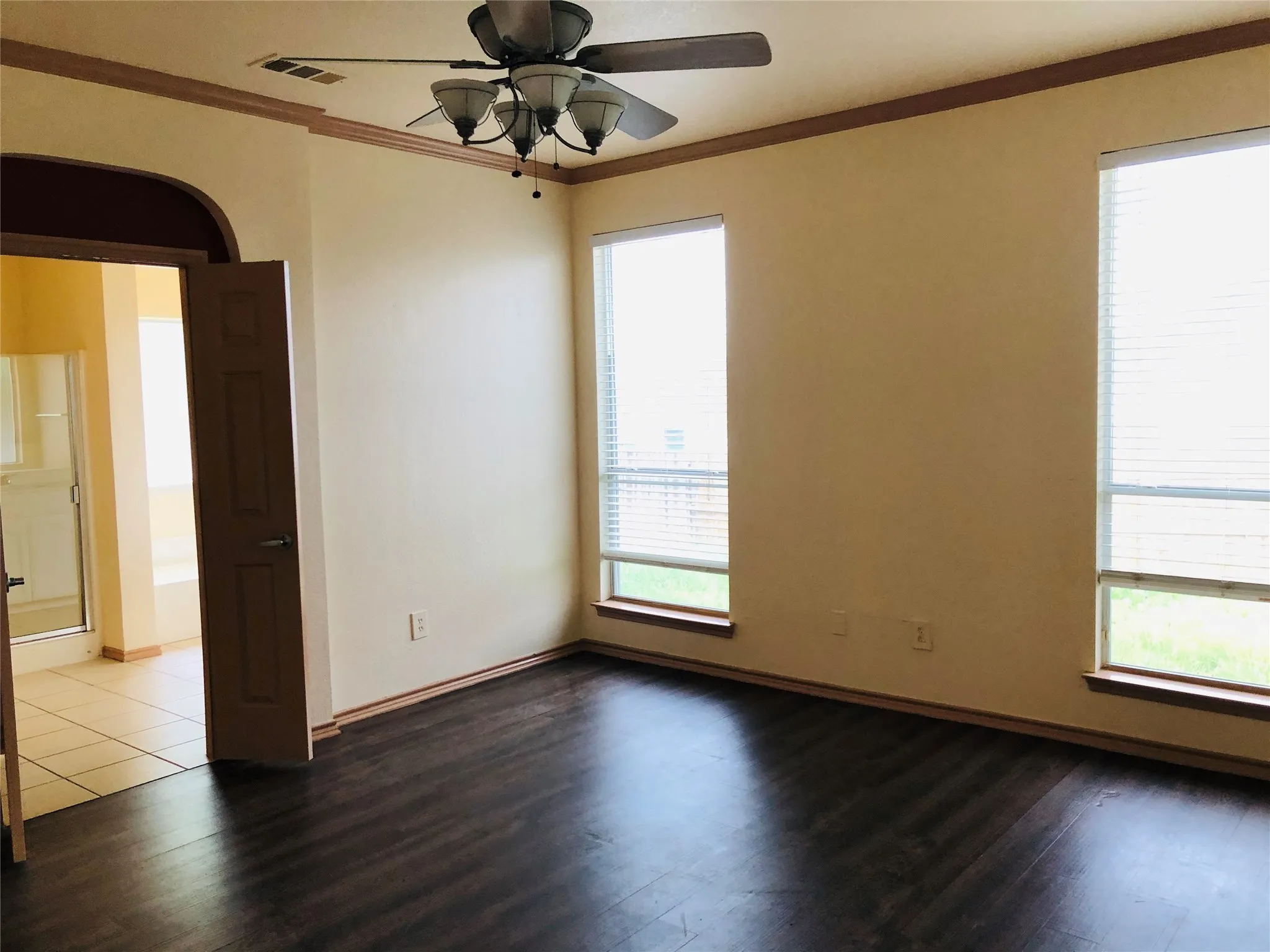 Single Family Residence For Rent in Tarrant County , 14036 Coyote Trail, Fort Worth, Texas 76052, 3 Bedroom, 2 Bathroom, 2 Garage spaces, 1,540 Sqft, built in 2006, mls#21397875, Real Estate Agent in Fort Worth, Homes For Rent in Tarrant county, Homes For Rent in Fort Worth, Realtor in Fort Worth Texas, Real Estate Brokerage Independent Realty Texas, Luminita Cordes Realtor