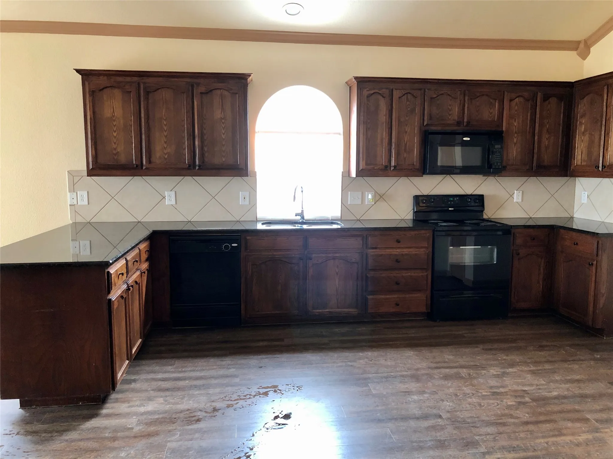 Single Family Residence For Rent in Tarrant County , 14036 Coyote Trail, Fort Worth, Texas 76052, 3 Bedroom, 2 Bathroom, 2 Garage spaces, 1,540 Sqft, built in 2006, mls#21397875, Real Estate Agent in Fort Worth, Homes For Rent in Tarrant county, Homes For Rent in Fort Worth, Realtor in Fort Worth Texas, Real Estate Brokerage Independent Realty Texas, Luminita Cordes Realtor