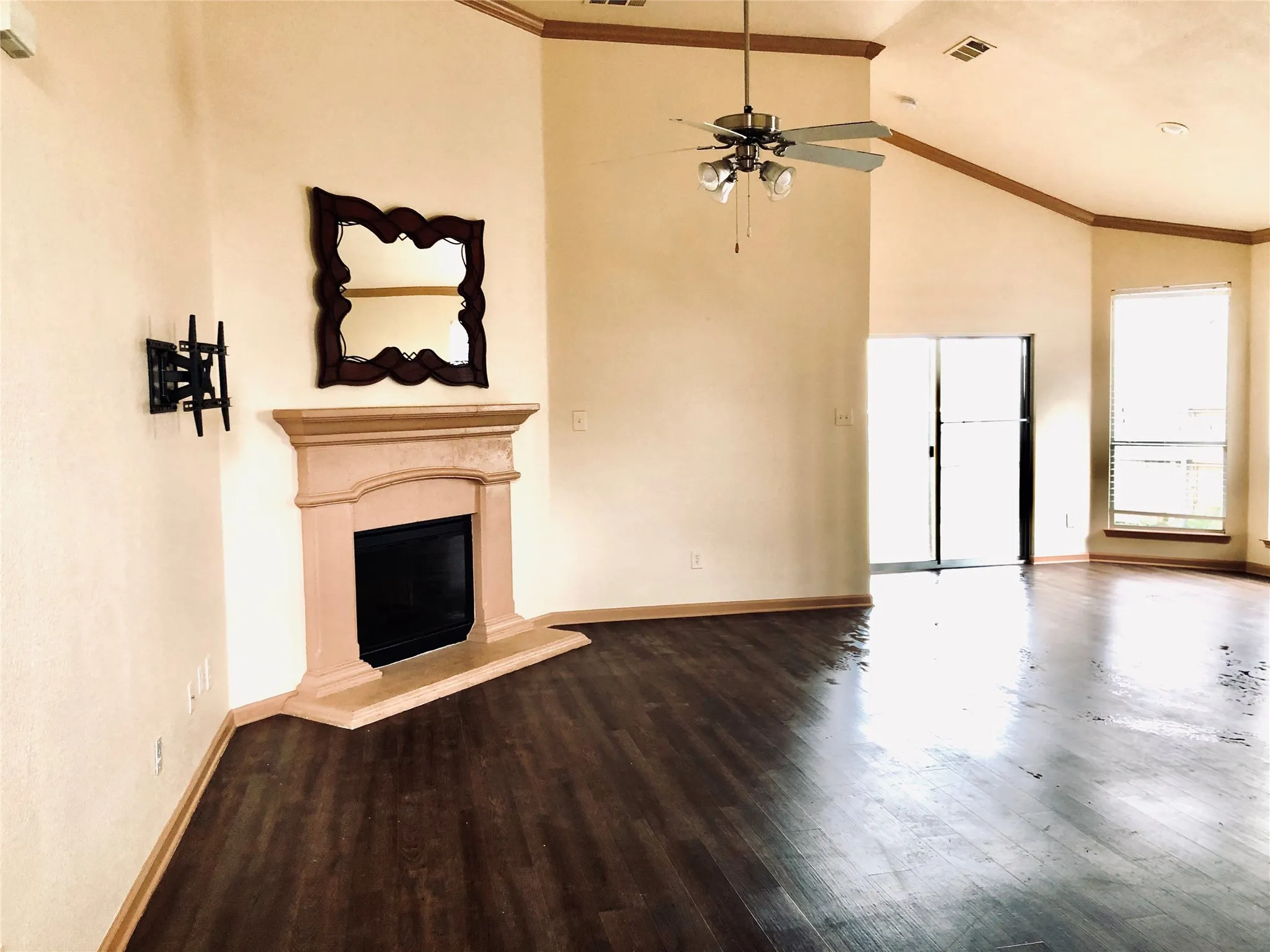 Single Family Residence For Rent in Tarrant County , 14036 Coyote Trail, Fort Worth, Texas 76052, 3 Bedroom, 2 Bathroom, 2 Garage spaces, 1,540 Sqft, built in 2006, mls#21397875, Real Estate Agent in Fort Worth, Homes For Rent in Tarrant county, Homes For Rent in Fort Worth, Realtor in Fort Worth Texas, Real Estate Brokerage Independent Realty Texas, Luminita Cordes Realtor