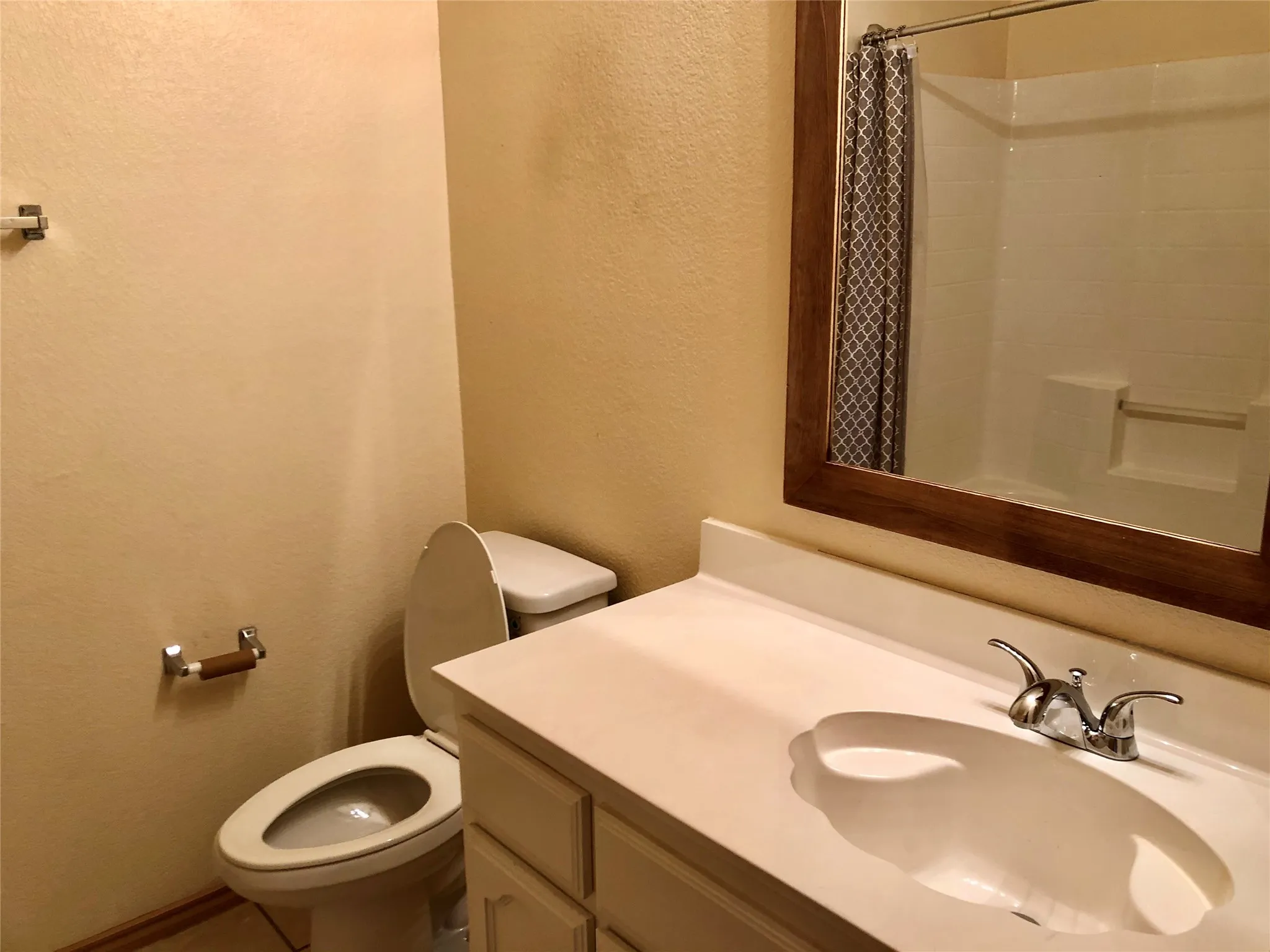 Single Family Residence For Rent in Tarrant County , 14036 Coyote Trail, Fort Worth, Texas 76052, 3 Bedroom, 2 Bathroom, 2 Garage spaces, 1,540 Sqft, built in 2006, mls#21397875, Real Estate Agent in Fort Worth, Homes For Rent in Tarrant county, Homes For Rent in Fort Worth, Realtor in Fort Worth Texas, Real Estate Brokerage Independent Realty Texas, Luminita Cordes Realtor