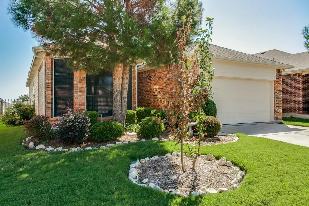 Single Family Residence For Rent in Tarrant County , 14036 Coyote Trail, Fort Worth, Texas 76052, 3 Bedroom, 2 Bathroom, 2 Garage spaces, 1,540 Sqft, built in 2006, mls#21397875, Real Estate Agent in Fort Worth, Homes For Rent in Tarrant county, Homes For Rent in Fort Worth, Realtor in Fort Worth Texas, Real Estate Brokerage Independent Realty Texas, Luminita Cordes Realtor