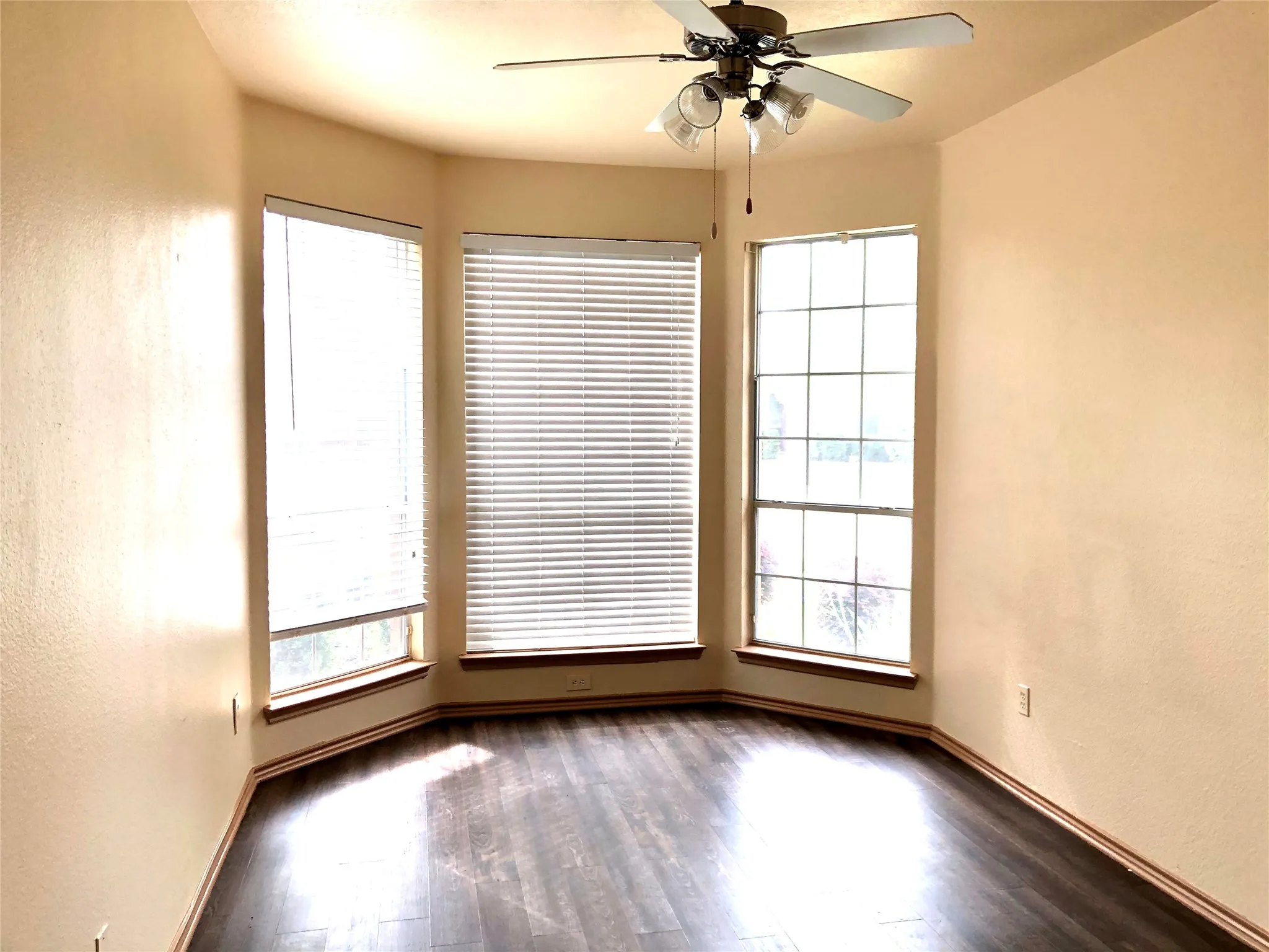 Single Family Residence For Rent in Tarrant County , 14036 Coyote Trail, Fort Worth, Texas 76052, 3 Bedroom, 2 Bathroom, 2 Garage spaces, 1,540 Sqft, built in 2006, mls#21397875, Real Estate Agent in Fort Worth, Homes For Rent in Tarrant county, Homes For Rent in Fort Worth, Realtor in Fort Worth Texas, Real Estate Brokerage Independent Realty Texas, Luminita Cordes Realtor