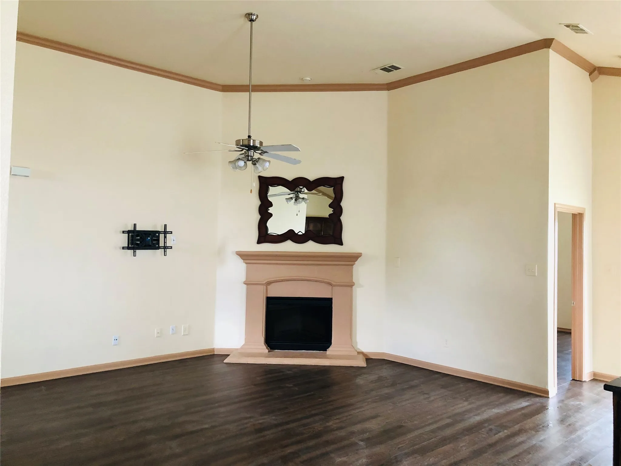 Single Family Residence For Rent in Tarrant County , 14036 Coyote Trail, Fort Worth, Texas 76052, 3 Bedroom, 2 Bathroom, 2 Garage spaces, 1,540 Sqft, built in 2006, mls#21397875, Real Estate Agent in Fort Worth, Homes For Rent in Tarrant county, Homes For Rent in Fort Worth, Realtor in Fort Worth Texas, Real Estate Brokerage Independent Realty Texas, Luminita Cordes Realtor