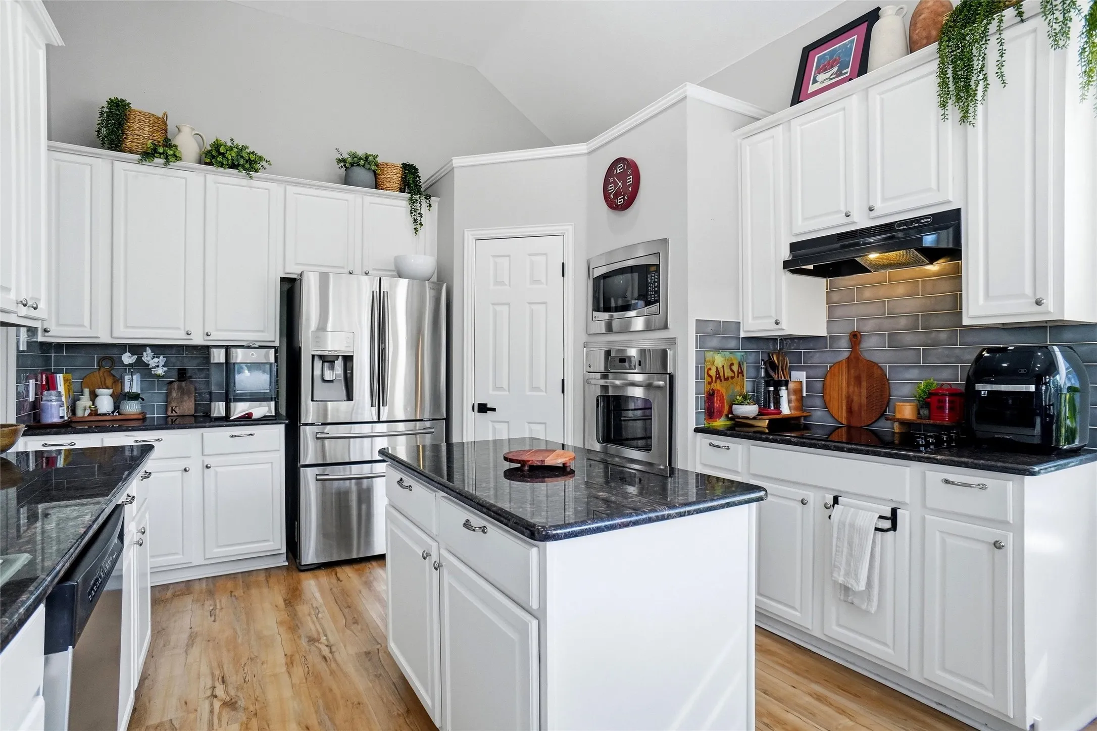 Single Family Residence For Sale in Denton County , 3632 Sable Ridge Drive, Dallas, Texas 75287, 4 Bedroom, 4 Bathroom, 2 Garage spaces, 3,202 Sqft, built in 1998, mls#21395313, Real Estate Agent in Dallas, Homes For Sale in Denton county, Homes For Sale in Dallas, Realtor in Dallas Texas, Real Estate Brokerage Independent Realty Texas, Luminita Cordes Realtor