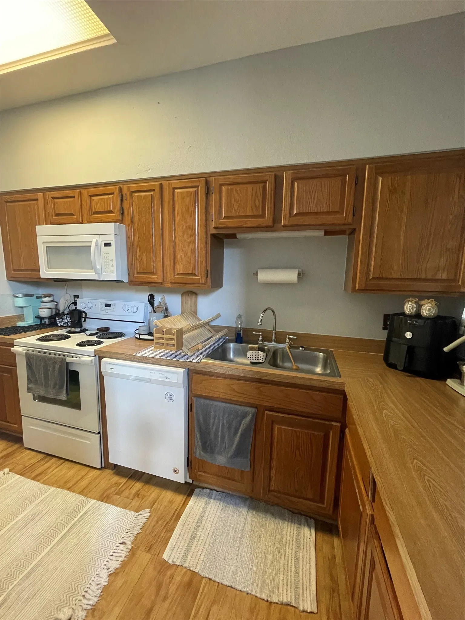 Condominium For Rent in Collin County , 6220 Bentwood Trail 1401, Dallas, Texas 75252, 1 Bedroom, 1 Bathroom, 1 Garage spaces, 610 Sqft, built in 1984, mls#21397909, Real Estate Agent in Dallas, Homes For Rent in Collin county, Homes For Rent in Dallas, Realtor in Dallas Texas, Real Estate Brokerage Independent Realty Texas, Luminita Cordes Realtor
