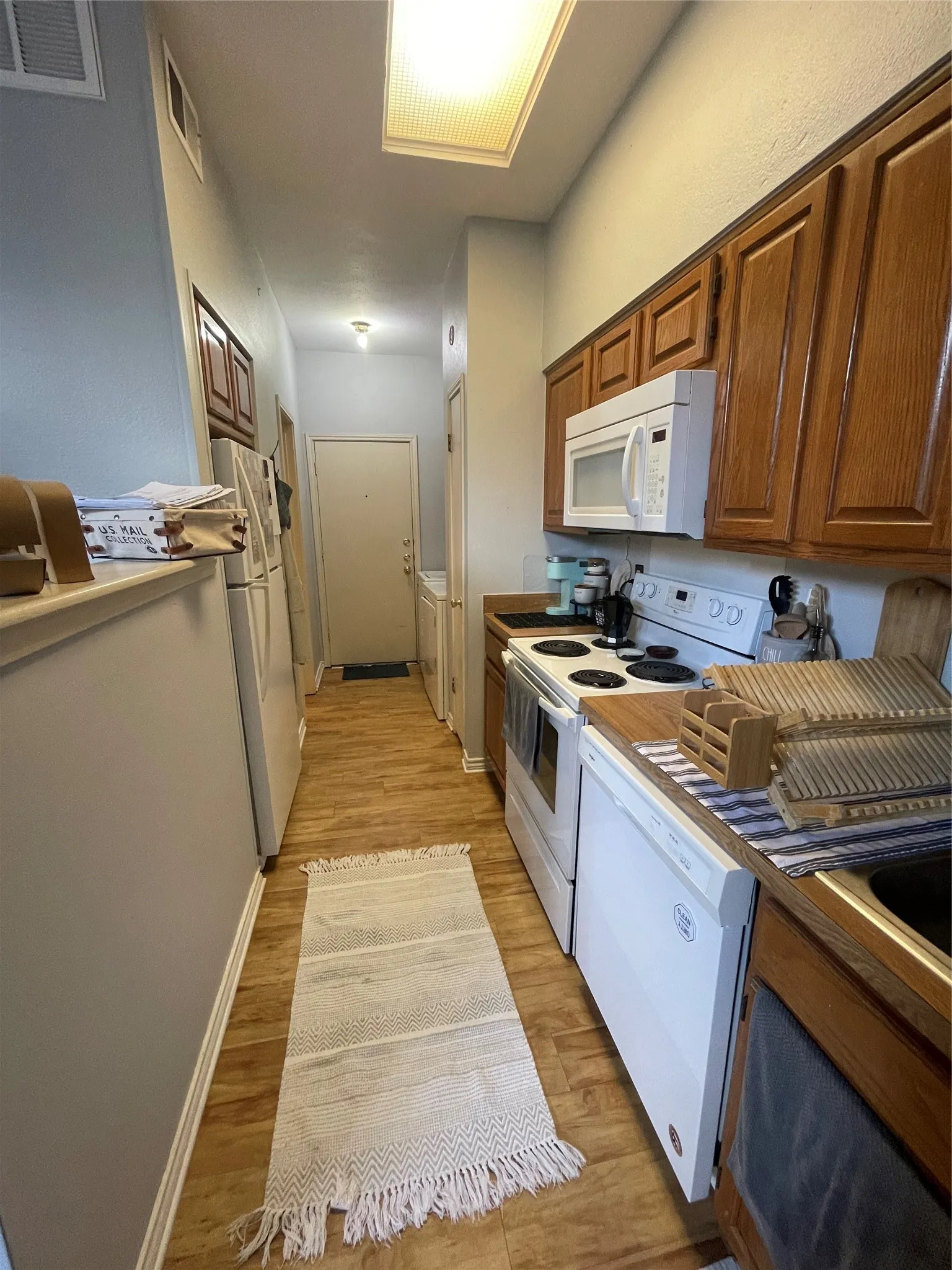 Condominium For Rent in Collin County , 6220 Bentwood Trail 1401, Dallas, Texas 75252, 1 Bedroom, 1 Bathroom, 1 Garage spaces, 610 Sqft, built in 1984, mls#21397909, Real Estate Agent in Dallas, Homes For Rent in Collin county, Homes For Rent in Dallas, Realtor in Dallas Texas, Real Estate Brokerage Independent Realty Texas, Luminita Cordes Realtor