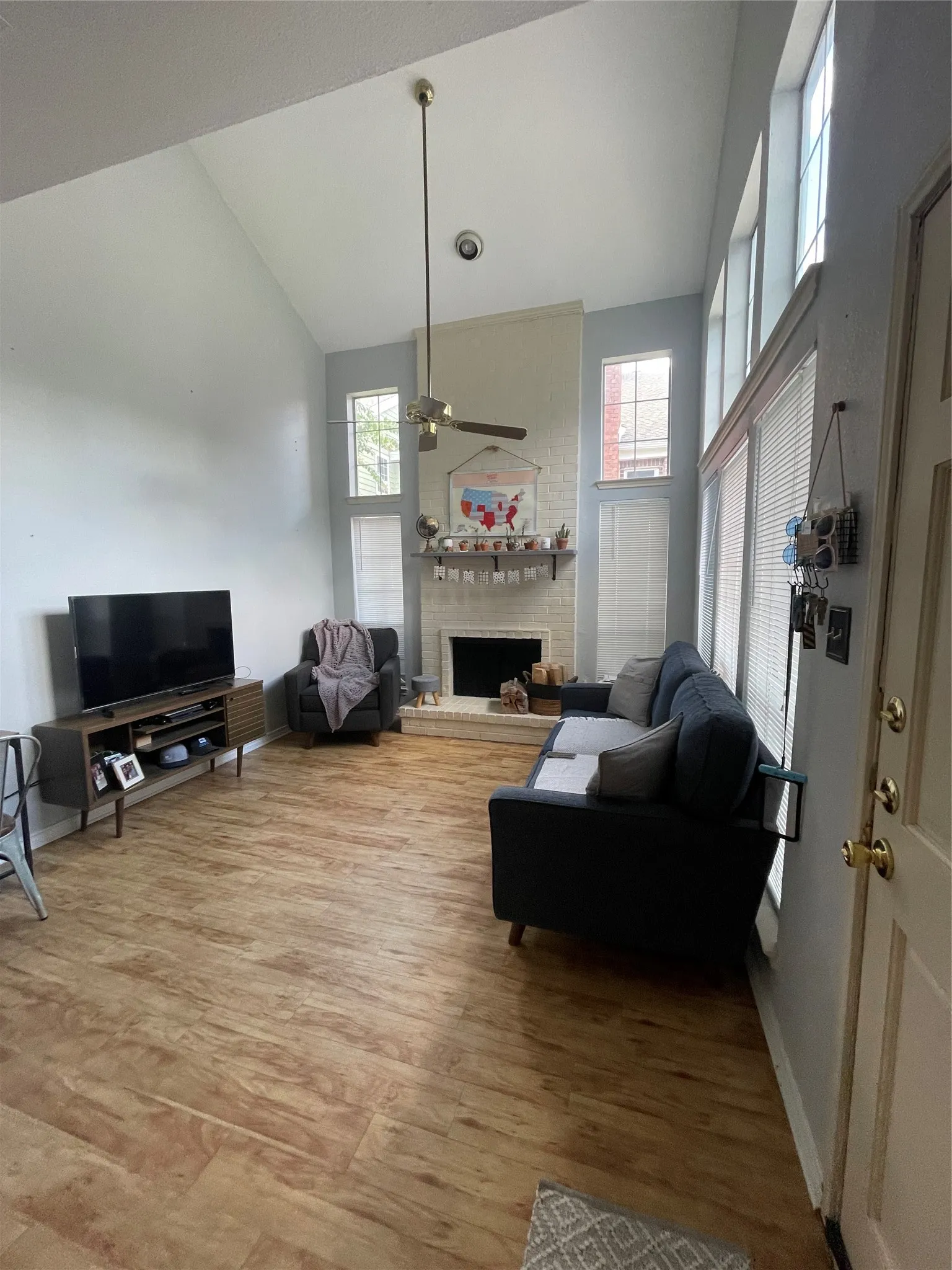 Condominium For Rent in Collin County , 6220 Bentwood Trail 1401, Dallas, Texas 75252, 1 Bedroom, 1 Bathroom, 1 Garage spaces, 610 Sqft, built in 1984, mls#21397909, Real Estate Agent in Dallas, Homes For Rent in Collin county, Homes For Rent in Dallas, Realtor in Dallas Texas, Real Estate Brokerage Independent Realty Texas, Luminita Cordes Realtor