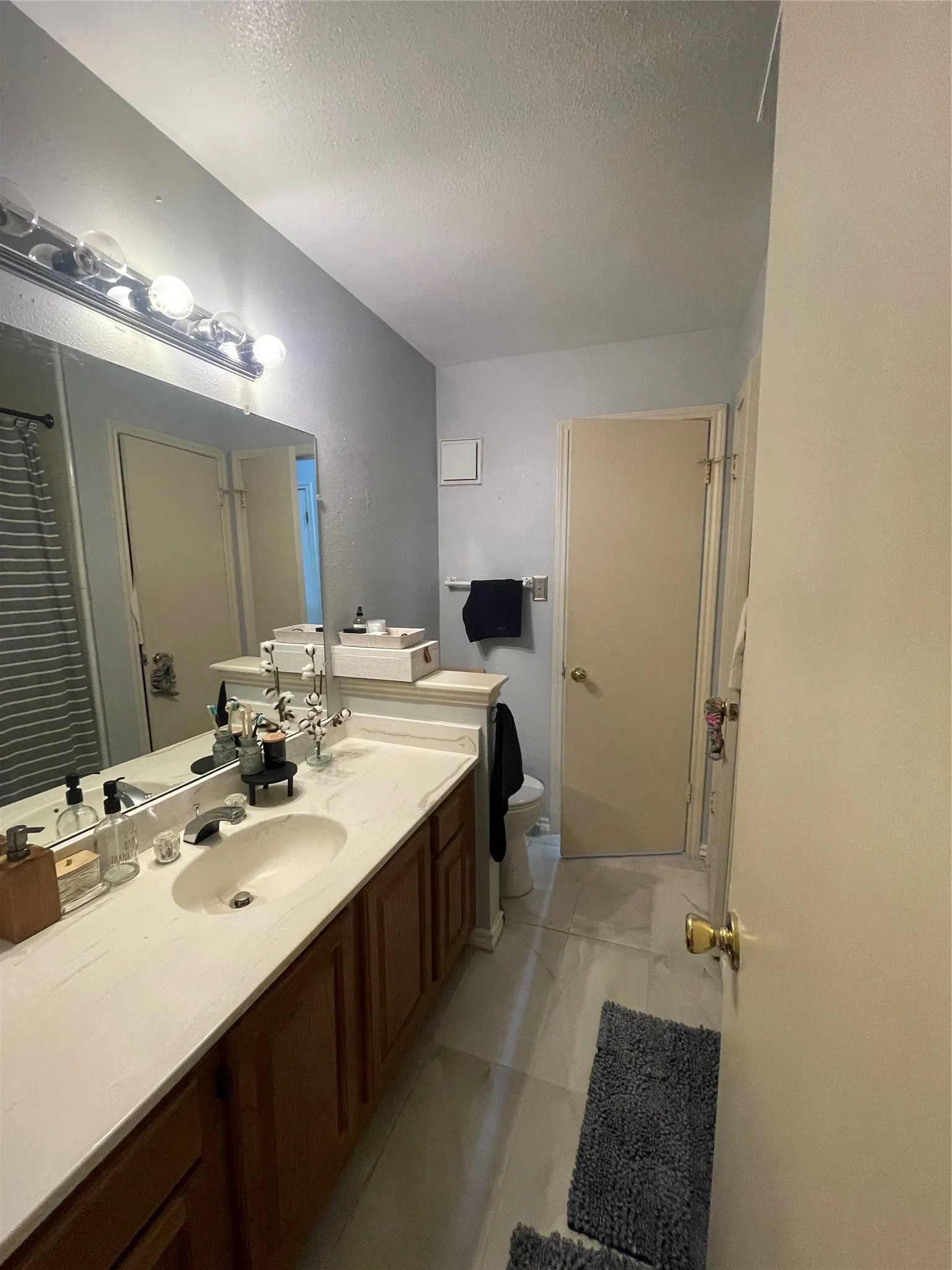 Condominium For Rent in Collin County , 6220 Bentwood Trail 1401, Dallas, Texas 75252, 1 Bedroom, 1 Bathroom, 1 Garage spaces, 610 Sqft, built in 1984, mls#21397909, Real Estate Agent in Dallas, Homes For Rent in Collin county, Homes For Rent in Dallas, Realtor in Dallas Texas, Real Estate Brokerage Independent Realty Texas, Luminita Cordes Realtor