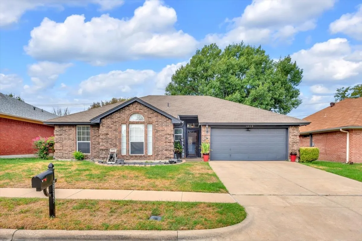 Single Family Residence For Sale in Tarrant County , 6608 Stetter Drive, Arlington, Texas 76001, 3 Bedroom, 2 Bathroom, 2 Garage spaces, 1,273 Sqft, built in 1992, mls#21397923, Real Estate Agent in Arlington, Homes For Sale in Tarrant county, Homes For Sale in Arlington, Realtor in Arlington Texas, Real Estate Brokerage Independent Realty Texas, Luminita Cordes Realtor