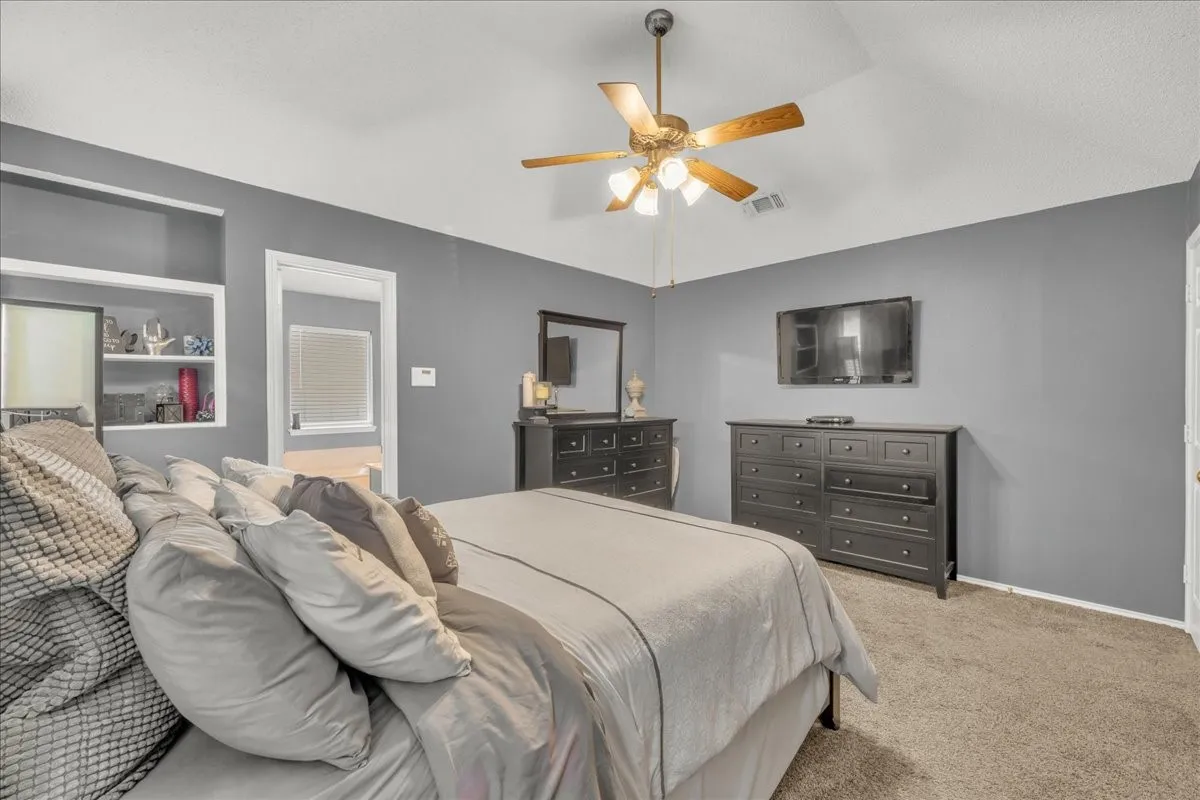 Single Family Residence For Sale in Tarrant County , 6608 Stetter Drive, Arlington, Texas 76001, 3 Bedroom, 2 Bathroom, 2 Garage spaces, 1,273 Sqft, built in 1992, mls#21397923, Real Estate Agent in Arlington, Homes For Sale in Tarrant county, Homes For Sale in Arlington, Realtor in Arlington Texas, Real Estate Brokerage Independent Realty Texas, Luminita Cordes Realtor
