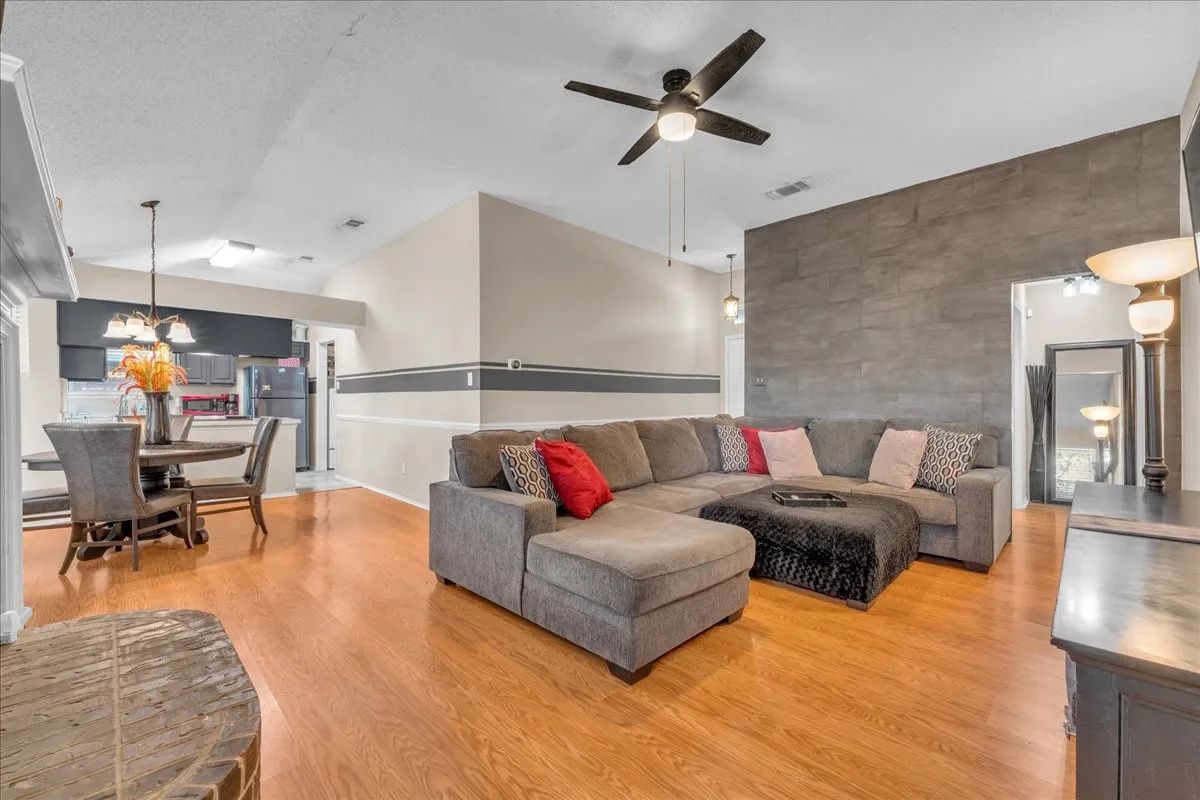 Single Family Residence For Sale in Tarrant County , 6608 Stetter Drive, Arlington, Texas 76001, 3 Bedroom, 2 Bathroom, 2 Garage spaces, 1,273 Sqft, built in 1992, mls#21397923, Real Estate Agent in Arlington, Homes For Sale in Tarrant county, Homes For Sale in Arlington, Realtor in Arlington Texas, Real Estate Brokerage Independent Realty Texas, Luminita Cordes Realtor