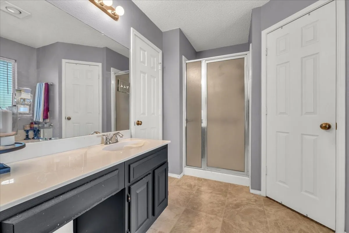 Single Family Residence For Sale in Tarrant County , 6608 Stetter Drive, Arlington, Texas 76001, 3 Bedroom, 2 Bathroom, 2 Garage spaces, 1,273 Sqft, built in 1992, mls#21397923, Real Estate Agent in Arlington, Homes For Sale in Tarrant county, Homes For Sale in Arlington, Realtor in Arlington Texas, Real Estate Brokerage Independent Realty Texas, Luminita Cordes Realtor