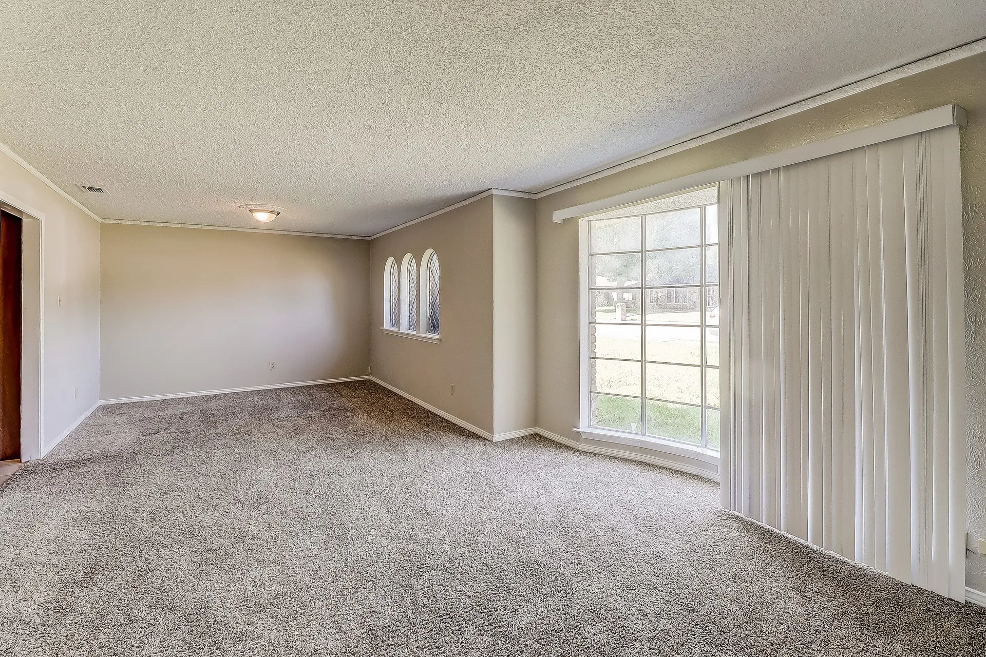 Single Family Residence For Rent in Dallas County , 1021 Shadywood Lane, De Soto, Texas 75115, 3 Bedroom, 2 Bathroom, 2 Garage spaces, 2,319 Sqft, built in 1974, mls#21397927, Real Estate Agent in De Soto, Homes For Rent in Dallas county, Homes For Rent in De Soto, Realtor in De Soto Texas, Real Estate Brokerage Independent Realty Texas, Luminita Cordes Realtor