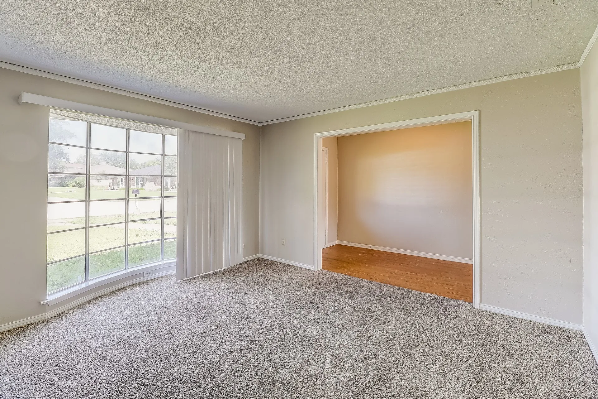 Single Family Residence For Rent in Dallas County , 1021 Shadywood Lane, De Soto, Texas 75115, 3 Bedroom, 2 Bathroom, 2 Garage spaces, 2,319 Sqft, built in 1974, mls#21397927, Real Estate Agent in De Soto, Homes For Rent in Dallas county, Homes For Rent in De Soto, Realtor in De Soto Texas, Real Estate Brokerage Independent Realty Texas, Luminita Cordes Realtor