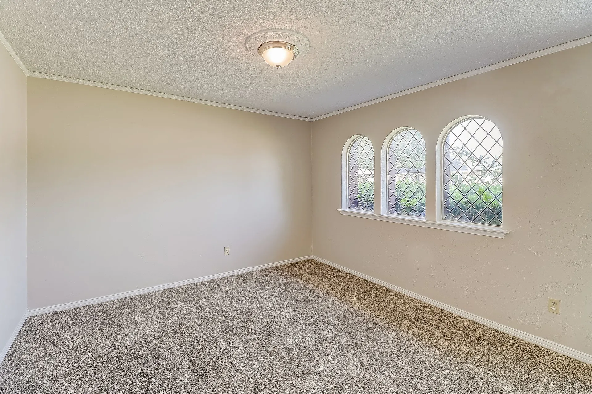 Single Family Residence For Rent in Dallas County , 1021 Shadywood Lane, De Soto, Texas 75115, 3 Bedroom, 2 Bathroom, 2 Garage spaces, 2,319 Sqft, built in 1974, mls#21397927, Real Estate Agent in De Soto, Homes For Rent in Dallas county, Homes For Rent in De Soto, Realtor in De Soto Texas, Real Estate Brokerage Independent Realty Texas, Luminita Cordes Realtor