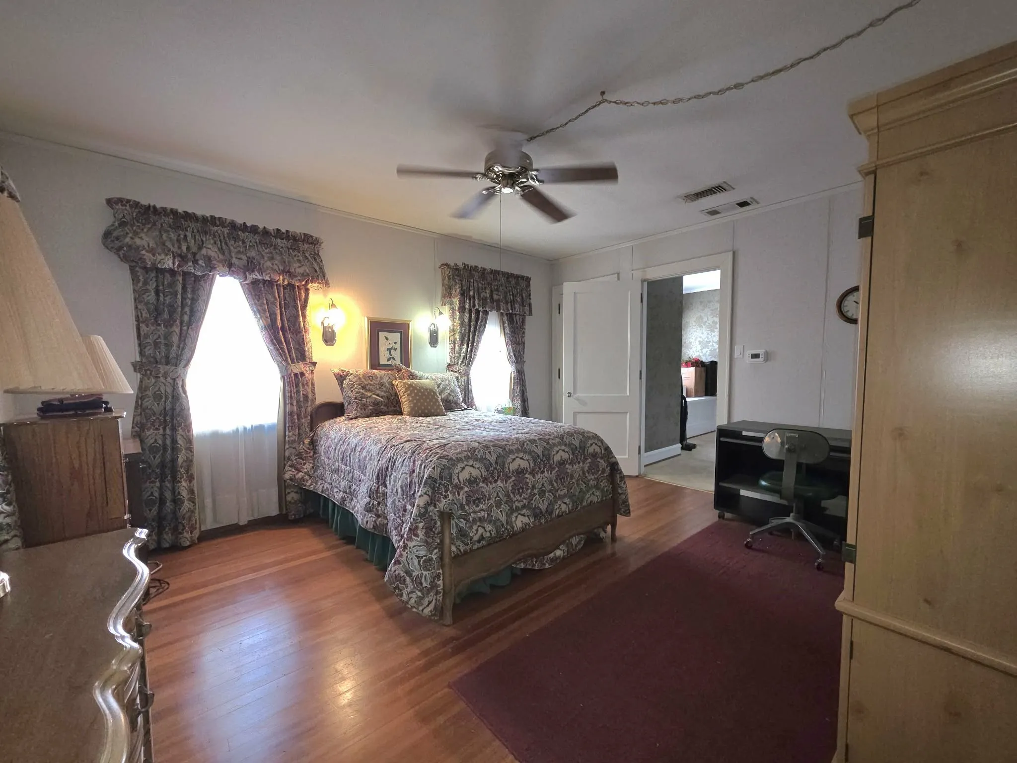 Single Family Residence For Sale in Limestone County , 401 S 8th Street, Coolidge, Texas 76635, 4 Bedroom, 4 Bathroom, 2 Garage spaces, 2,538 Sqft, built in 1923, mls#21396520, Real Estate Agent in Coolidge, Homes For Sale in Limestone county, Homes For Sale in Coolidge, Realtor in Coolidge Texas, Real Estate Brokerage Independent Realty Texas, Luminita Cordes Realtor