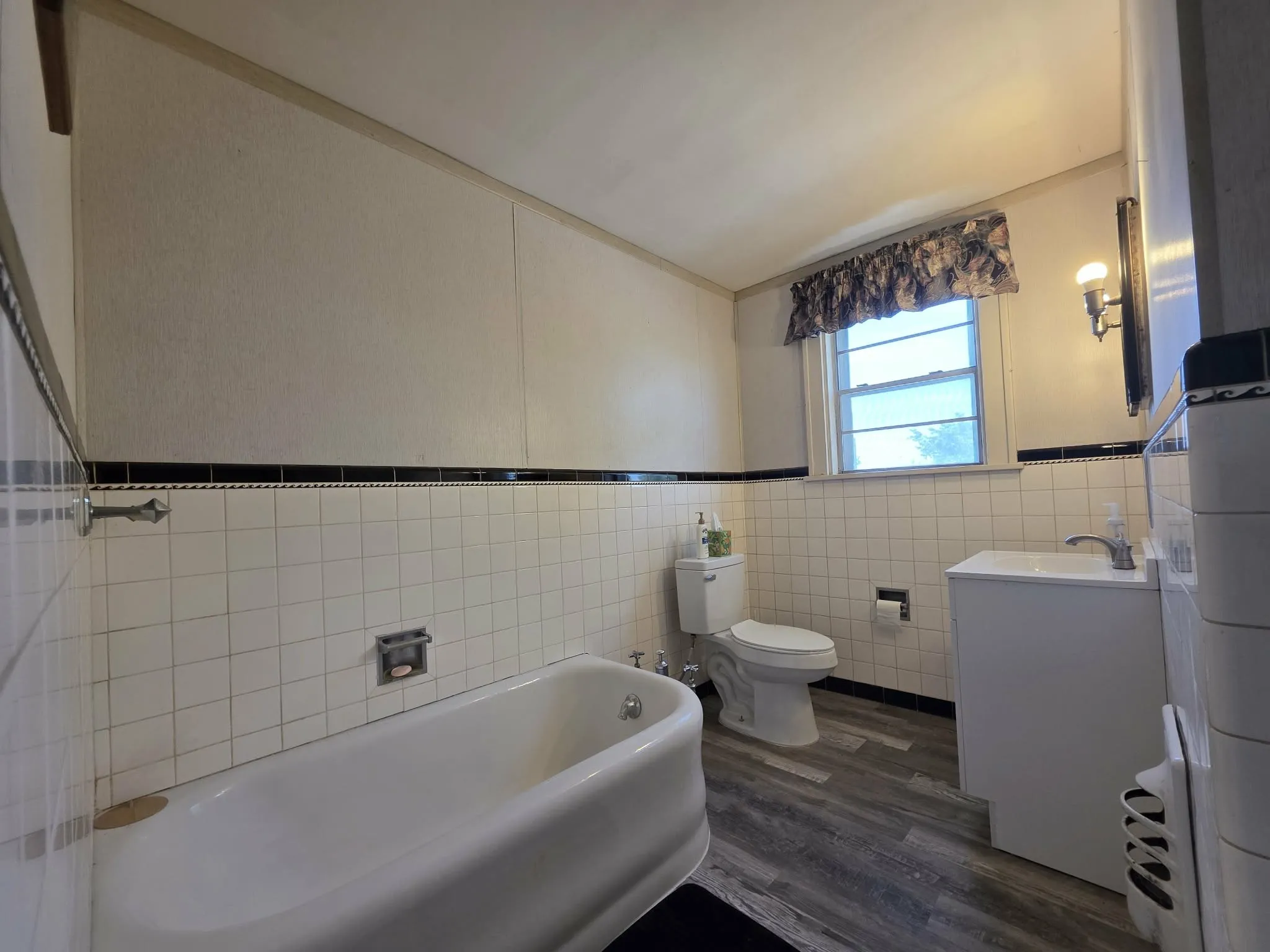 Single Family Residence For Sale in Limestone County , 401 S 8th Street, Coolidge, Texas 76635, 4 Bedroom, 4 Bathroom, 2 Garage spaces, 2,538 Sqft, built in 1923, mls#21396520, Real Estate Agent in Coolidge, Homes For Sale in Limestone county, Homes For Sale in Coolidge, Realtor in Coolidge Texas, Real Estate Brokerage Independent Realty Texas, Luminita Cordes Realtor