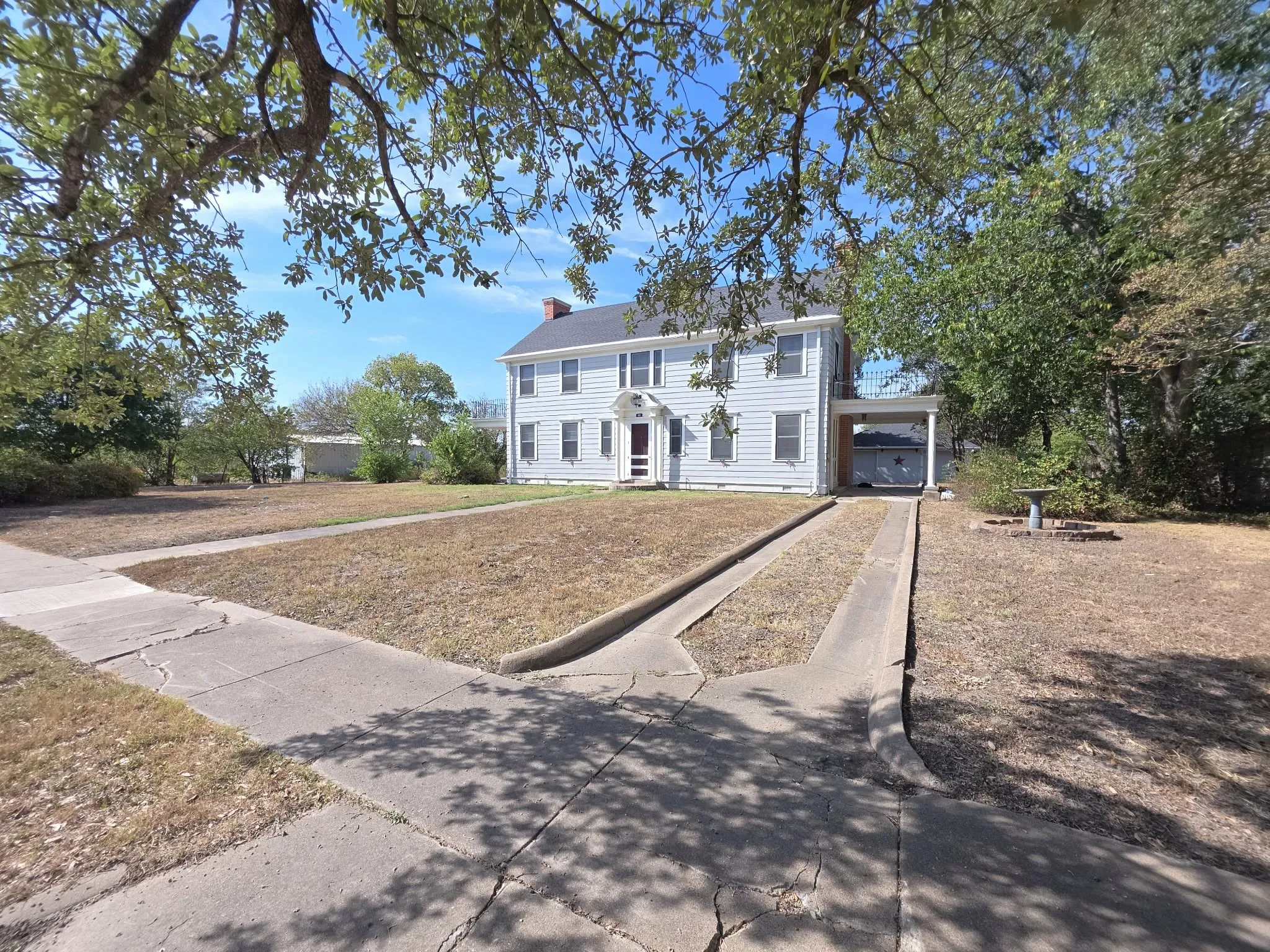Single Family Residence For Sale in Limestone County , 401 S 8th Street, Coolidge, Texas 76635, 4 Bedroom, 4 Bathroom, 2 Garage spaces, 2,538 Sqft, built in 1923, mls#21396520, Real Estate Agent in Coolidge, Homes For Sale in Limestone county, Homes For Sale in Coolidge, Realtor in Coolidge Texas, Real Estate Brokerage Independent Realty Texas, Luminita Cordes Realtor
