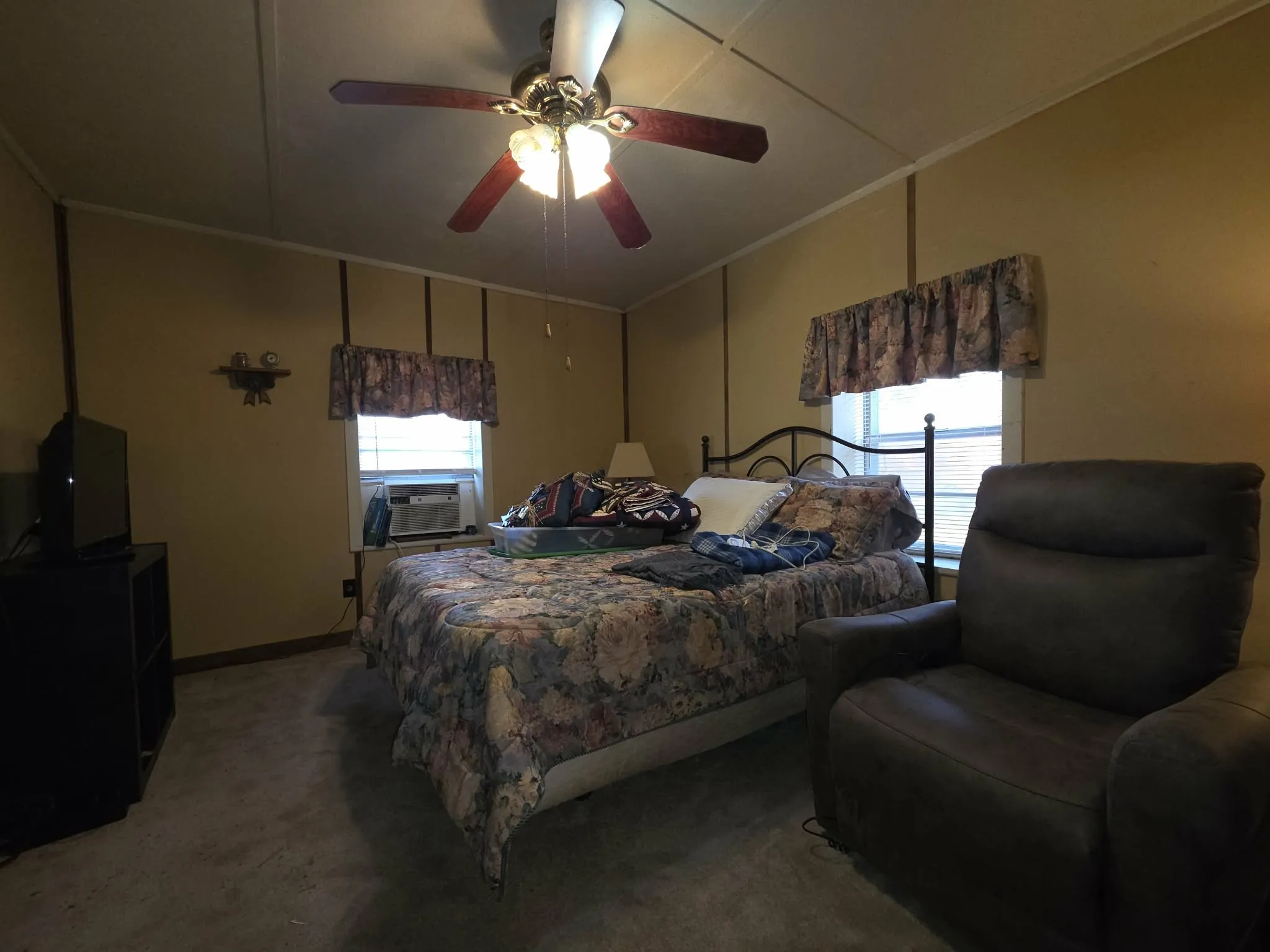 Single Family Residence For Sale in Limestone County , 401 S 8th Street, Coolidge, Texas 76635, 4 Bedroom, 4 Bathroom, 2 Garage spaces, 2,538 Sqft, built in 1923, mls#21396520, Real Estate Agent in Coolidge, Homes For Sale in Limestone county, Homes For Sale in Coolidge, Realtor in Coolidge Texas, Real Estate Brokerage Independent Realty Texas, Luminita Cordes Realtor