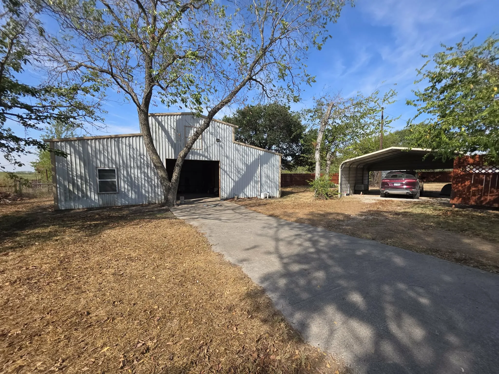 Single Family Residence For Sale in Limestone County , 401 S 8th Street, Coolidge, Texas 76635, 4 Bedroom, 4 Bathroom, 2 Garage spaces, 2,538 Sqft, built in 1923, mls#21396520, Real Estate Agent in Coolidge, Homes For Sale in Limestone county, Homes For Sale in Coolidge, Realtor in Coolidge Texas, Real Estate Brokerage Independent Realty Texas, Luminita Cordes Realtor