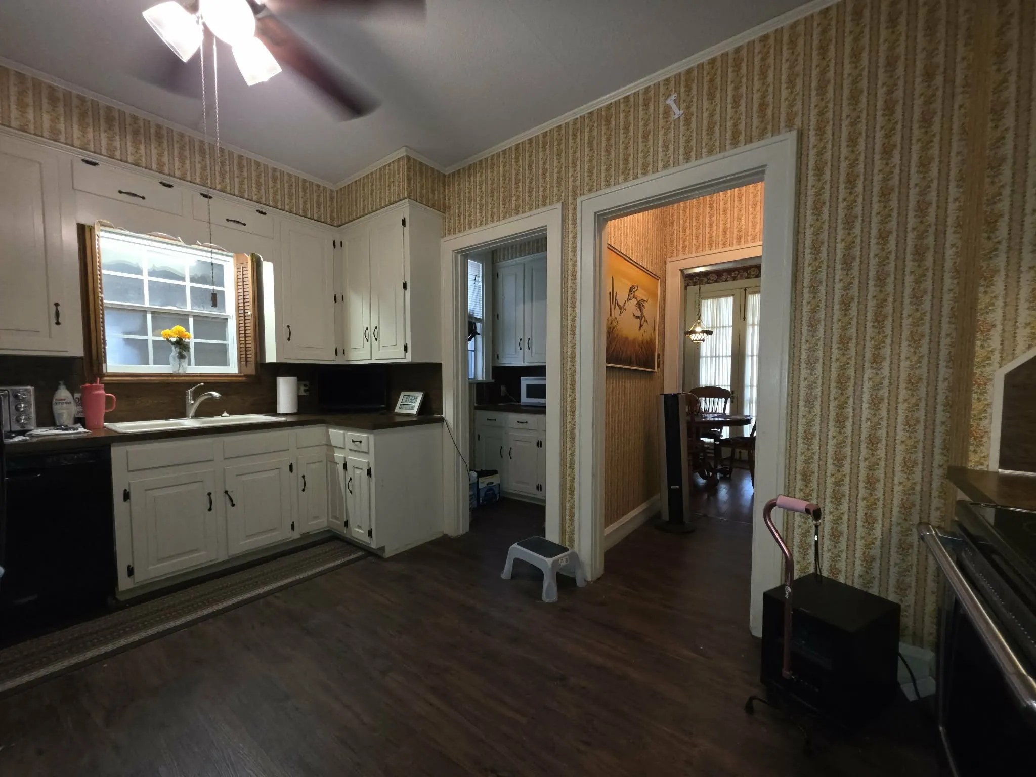 Single Family Residence For Sale in Limestone County , 401 S 8th Street, Coolidge, Texas 76635, 4 Bedroom, 4 Bathroom, 2 Garage spaces, 2,538 Sqft, built in 1923, mls#21396520, Real Estate Agent in Coolidge, Homes For Sale in Limestone county, Homes For Sale in Coolidge, Realtor in Coolidge Texas, Real Estate Brokerage Independent Realty Texas, Luminita Cordes Realtor