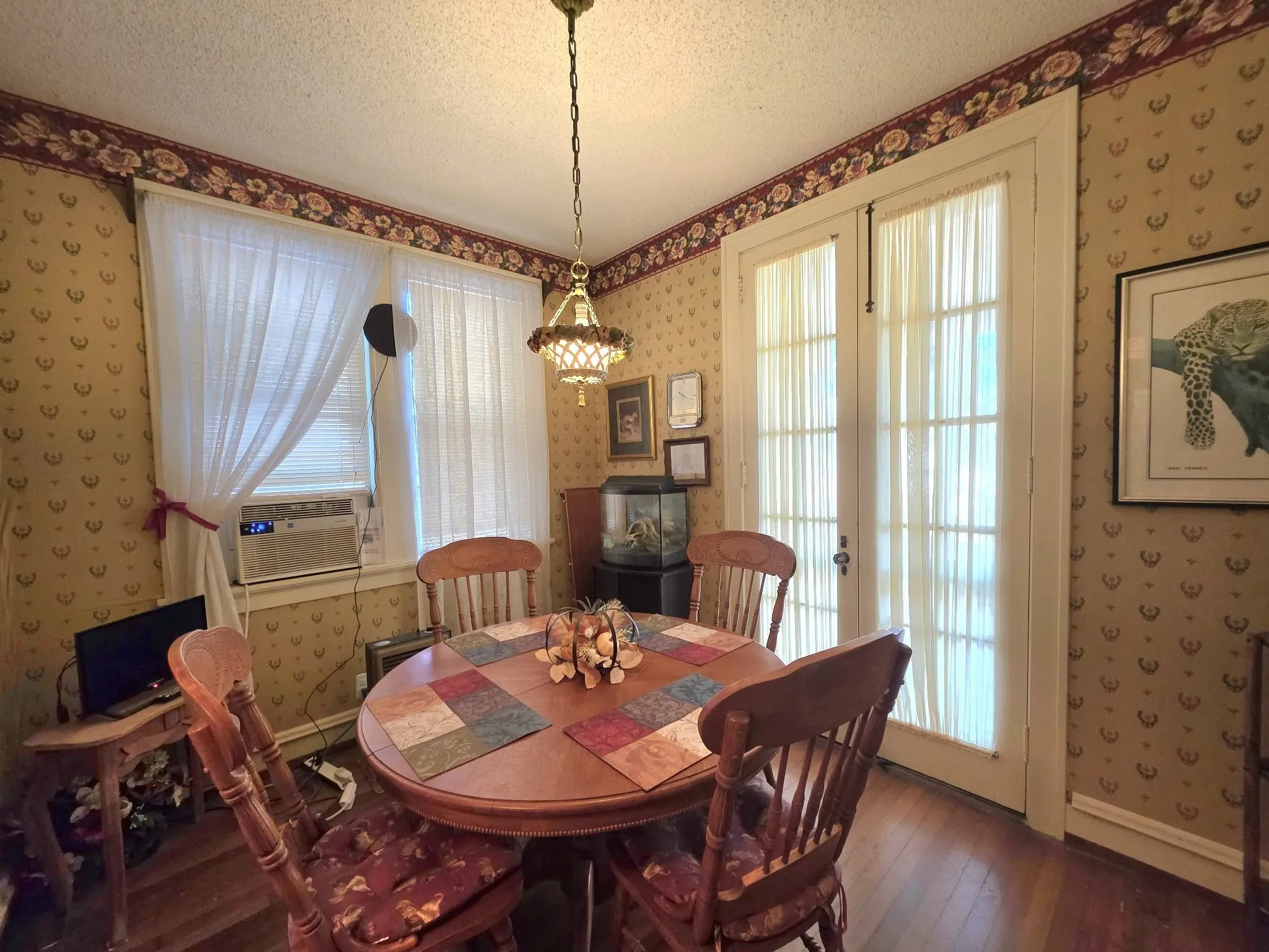Single Family Residence For Sale in Limestone County , 401 S 8th Street, Coolidge, Texas 76635, 4 Bedroom, 4 Bathroom, 2 Garage spaces, 2,538 Sqft, built in 1923, mls#21396520, Real Estate Agent in Coolidge, Homes For Sale in Limestone county, Homes For Sale in Coolidge, Realtor in Coolidge Texas, Real Estate Brokerage Independent Realty Texas, Luminita Cordes Realtor