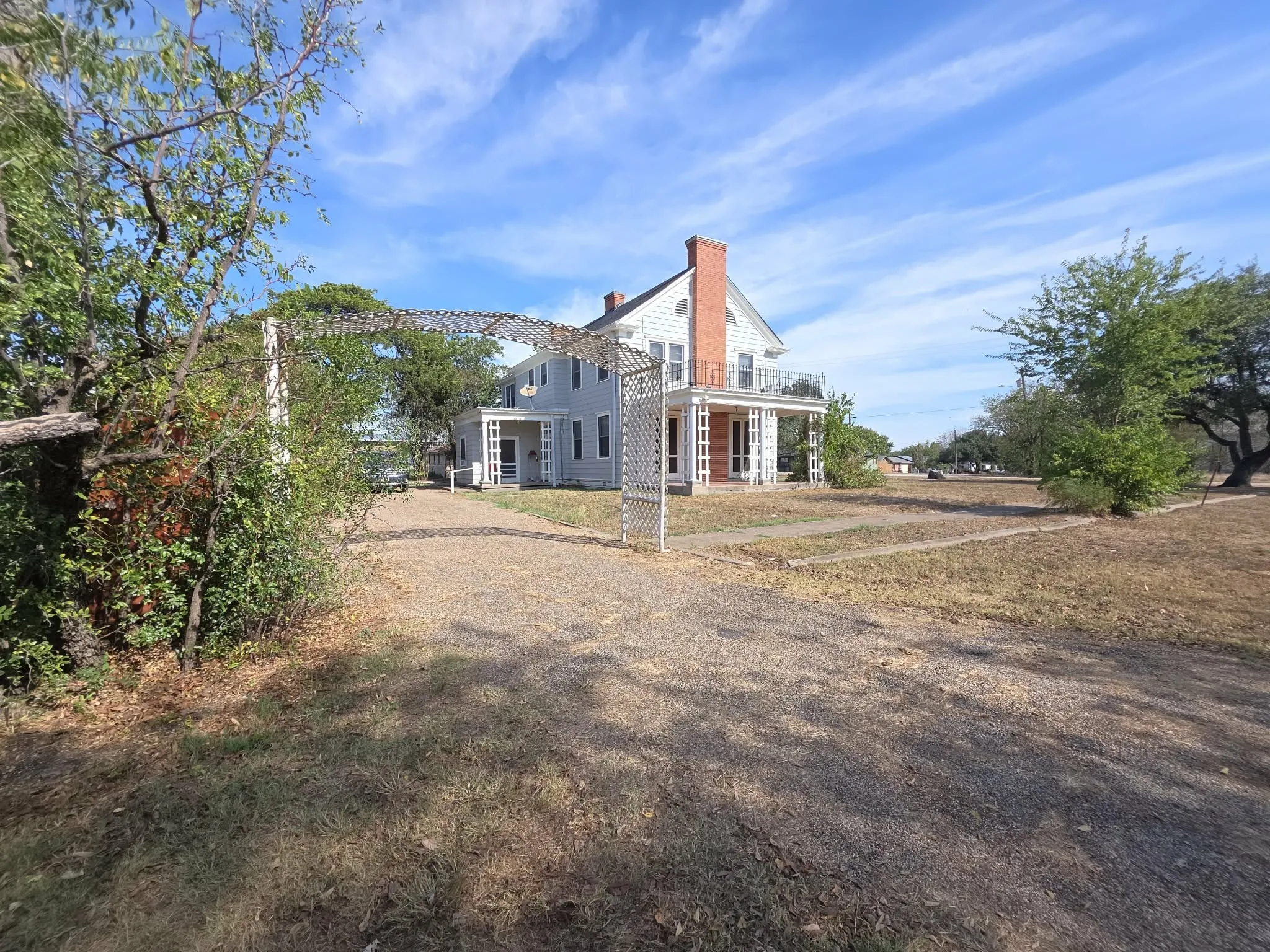 Single Family Residence For Sale in Limestone County , 401 S 8th Street, Coolidge, Texas 76635, 4 Bedroom, 4 Bathroom, 2 Garage spaces, 2,538 Sqft, built in 1923, mls#21396520, Real Estate Agent in Coolidge, Homes For Sale in Limestone county, Homes For Sale in Coolidge, Realtor in Coolidge Texas, Real Estate Brokerage Independent Realty Texas, Luminita Cordes Realtor