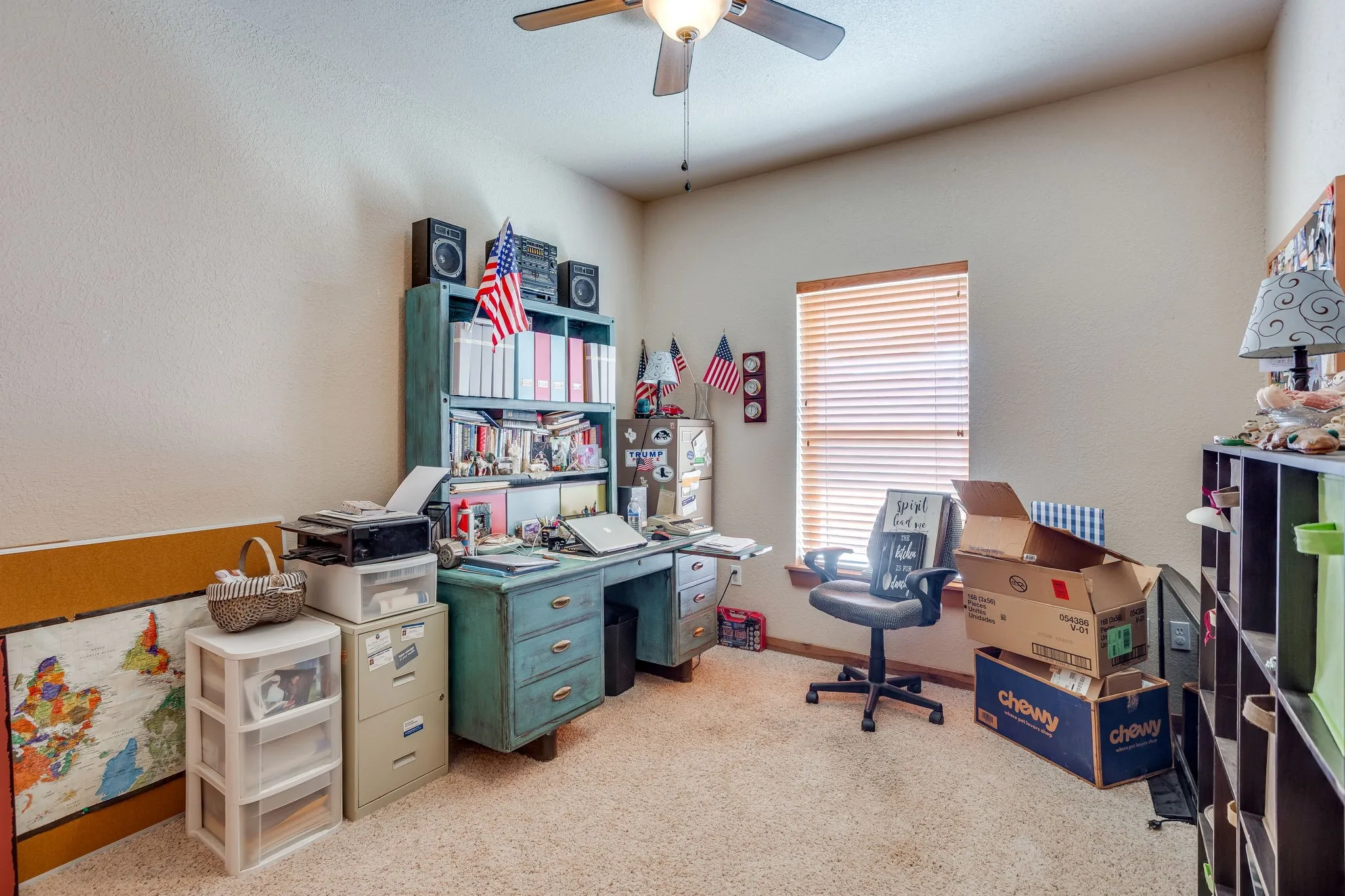 Recessed window with horizontal blinds