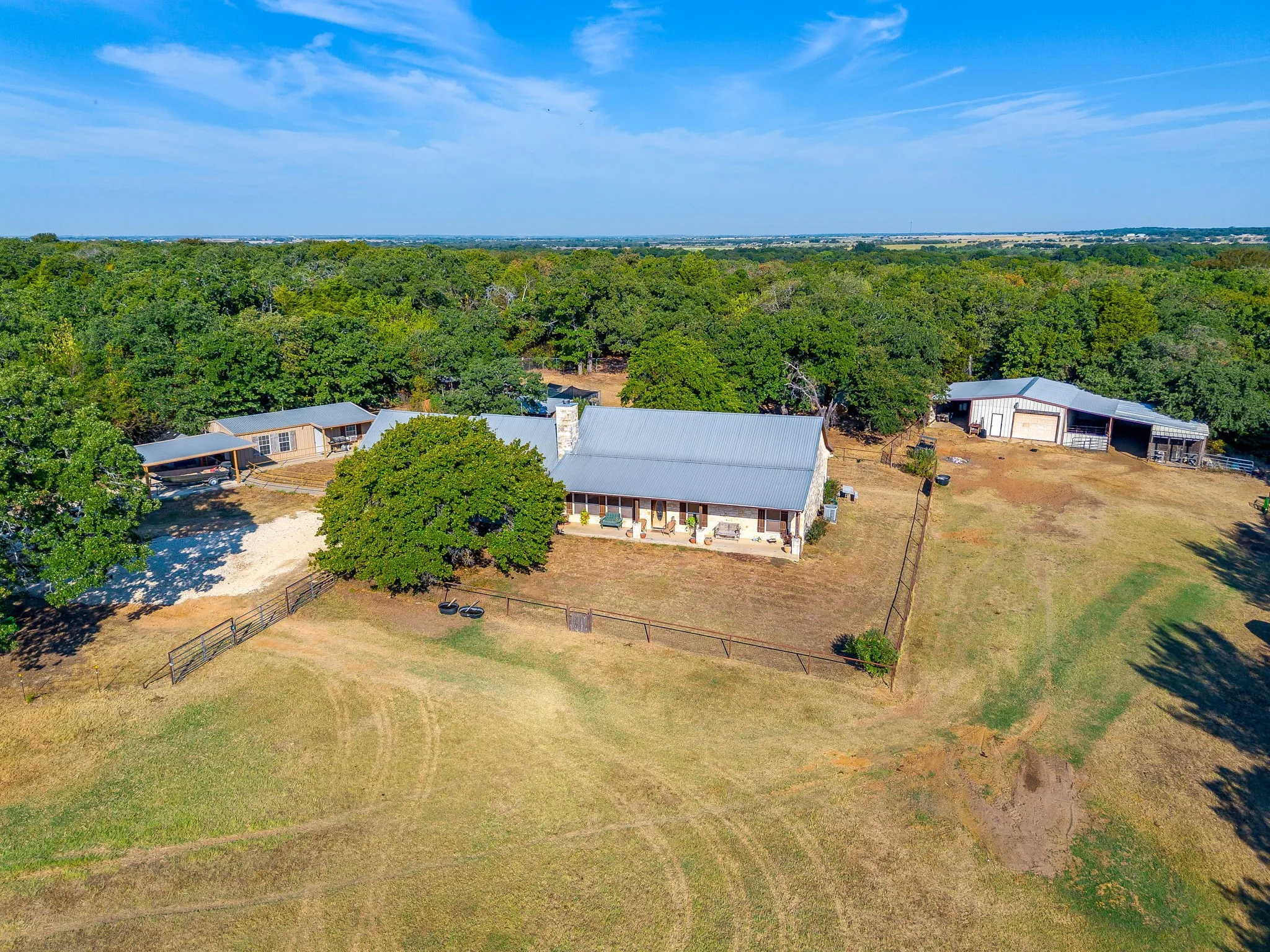 Farm For Sale in Johnson County , 3305 E Fm 916, Cleburne, Texas 76031, 3 Bedroom, 3 Bathroom, Garage spaces, 2,532 Sqft, built in 2008, mls#21397550, Real Estate Agent in Cleburne, Homes For Sale in Johnson county, Homes For Sale in Cleburne, Realtor in Cleburne Texas, Real Estate Brokerage Independent Realty Texas, Luminita Cordes Realtor