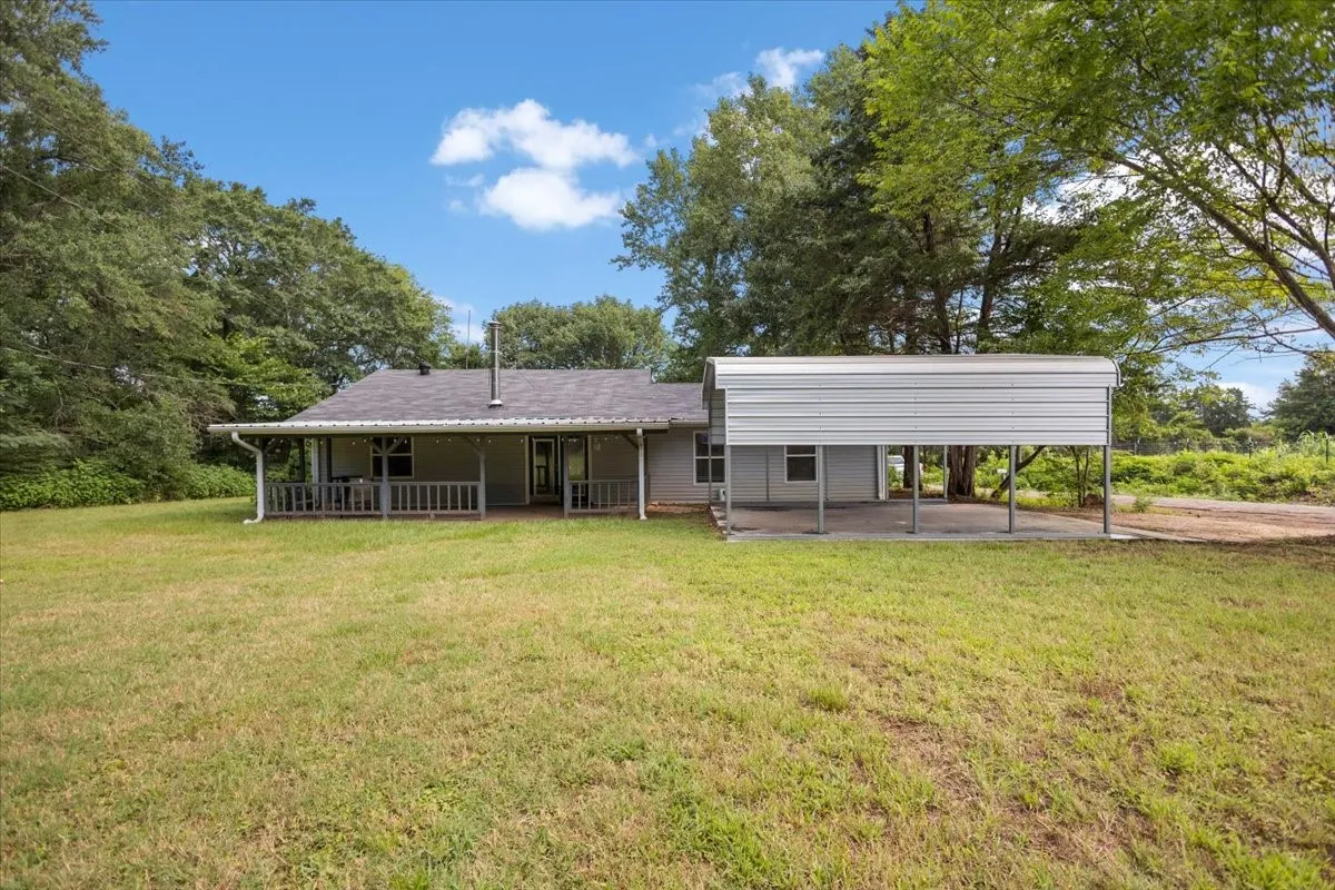 Single Family Residence For Sale in Upshur County , 2360 Elk Road, Gilmer, Texas 75644, 2 Bedroom, 2 Bathroom, Garage spaces, 1,325 Sqft, built in 1992, mls#21397942, Real Estate Agent in Gilmer, Homes For Sale in Upshur county, Homes For Sale in Gilmer, Realtor in Gilmer Texas, Real Estate Brokerage Independent Realty Texas, Luminita Cordes Realtor
