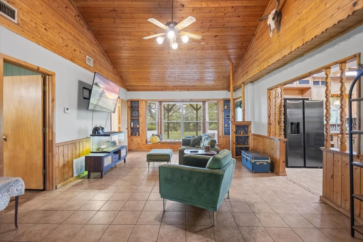 Single Family Residence For Sale in Upshur County , 2360 Elk Road, Gilmer, Texas 75644, 2 Bedroom, 2 Bathroom, Garage spaces, 1,325 Sqft, built in 1992, mls#21397942, Real Estate Agent in Gilmer, Homes For Sale in Upshur county, Homes For Sale in Gilmer, Realtor in Gilmer Texas, Real Estate Brokerage Independent Realty Texas, Luminita Cordes Realtor