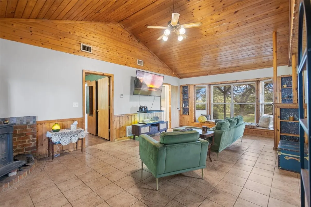 Single Family Residence For Sale in Upshur County , 2360 Elk Road, Gilmer, Texas 75644, 2 Bedroom, 2 Bathroom, Garage spaces, 1,325 Sqft, built in 1992, mls#21397942, Real Estate Agent in Gilmer, Homes For Sale in Upshur county, Homes For Sale in Gilmer, Realtor in Gilmer Texas, Real Estate Brokerage Independent Realty Texas, Luminita Cordes Realtor