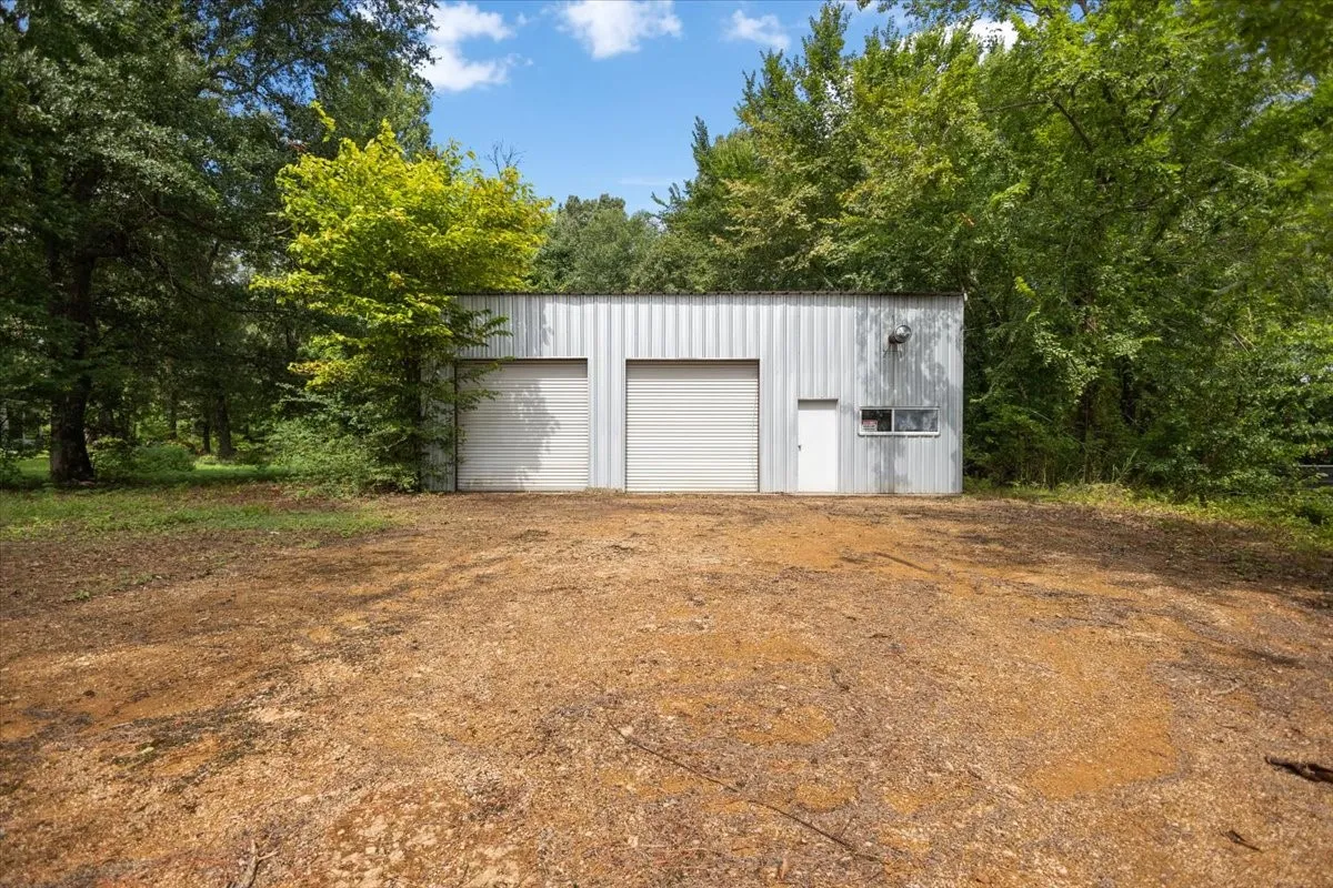 Single Family Residence For Sale in Upshur County , 2360 Elk Road, Gilmer, Texas 75644, 2 Bedroom, 2 Bathroom, Garage spaces, 1,325 Sqft, built in 1992, mls#21397942, Real Estate Agent in Gilmer, Homes For Sale in Upshur county, Homes For Sale in Gilmer, Realtor in Gilmer Texas, Real Estate Brokerage Independent Realty Texas, Luminita Cordes Realtor