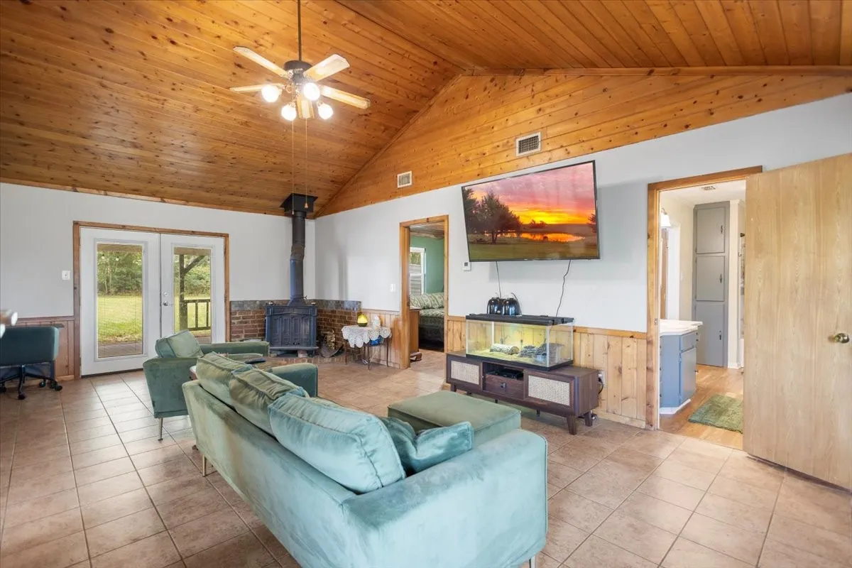Single Family Residence For Sale in Upshur County , 2360 Elk Road, Gilmer, Texas 75644, 2 Bedroom, 2 Bathroom, Garage spaces, 1,325 Sqft, built in 1992, mls#21397942, Real Estate Agent in Gilmer, Homes For Sale in Upshur county, Homes For Sale in Gilmer, Realtor in Gilmer Texas, Real Estate Brokerage Independent Realty Texas, Luminita Cordes Realtor