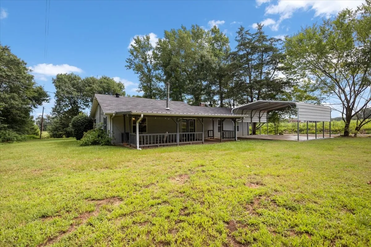 Single Family Residence For Sale in Upshur County , 2360 Elk Road, Gilmer, Texas 75644, 2 Bedroom, 2 Bathroom, Garage spaces, 1,325 Sqft, built in 1992, mls#21397942, Real Estate Agent in Gilmer, Homes For Sale in Upshur county, Homes For Sale in Gilmer, Realtor in Gilmer Texas, Real Estate Brokerage Independent Realty Texas, Luminita Cordes Realtor