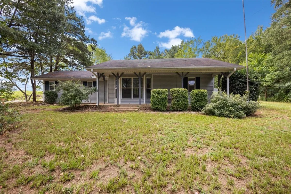 Single Family Residence For Sale in Upshur County , 2360 Elk Road, Gilmer, Texas 75644, 2 Bedroom, 2 Bathroom, Garage spaces, 1,325 Sqft, built in 1992, mls#21397942, Real Estate Agent in Gilmer, Homes For Sale in Upshur county, Homes For Sale in Gilmer, Realtor in Gilmer Texas, Real Estate Brokerage Independent Realty Texas, Luminita Cordes Realtor