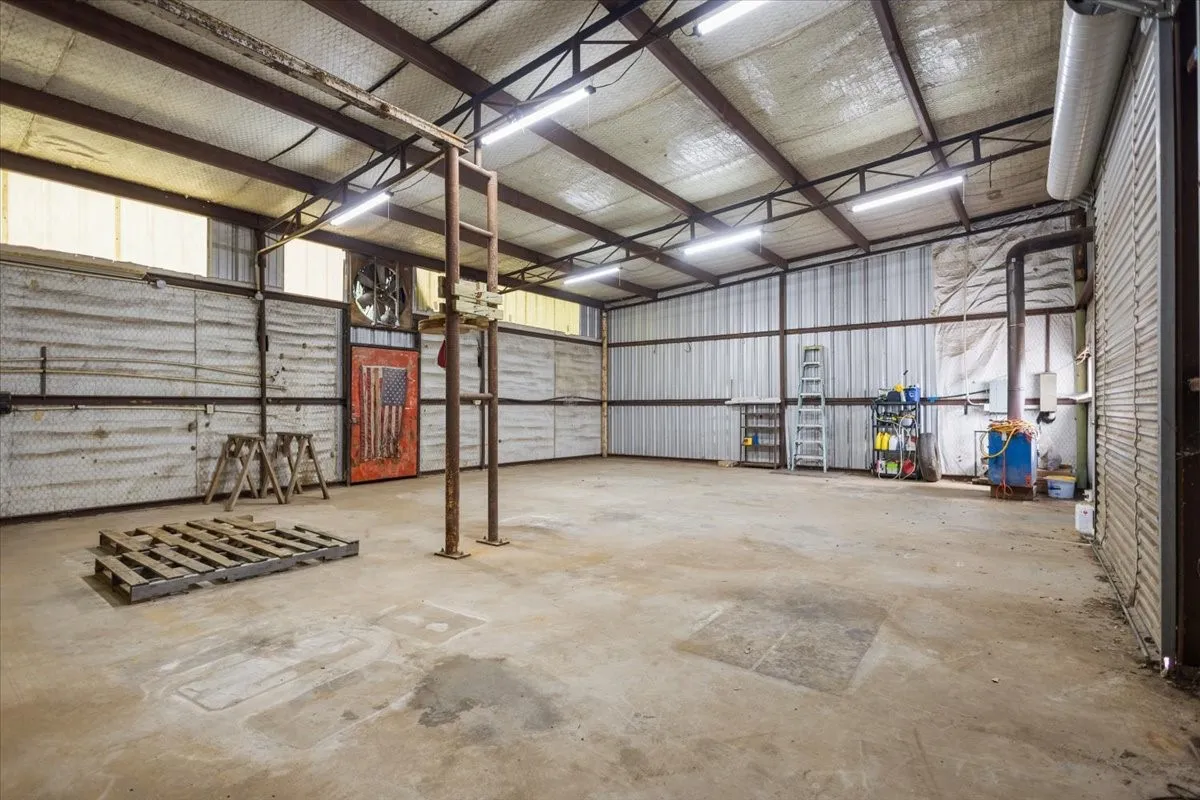 Single Family Residence For Sale in Upshur County , 2360 Elk Road, Gilmer, Texas 75644, 2 Bedroom, 2 Bathroom, Garage spaces, 1,325 Sqft, built in 1992, mls#21397942, Real Estate Agent in Gilmer, Homes For Sale in Upshur county, Homes For Sale in Gilmer, Realtor in Gilmer Texas, Real Estate Brokerage Independent Realty Texas, Luminita Cordes Realtor