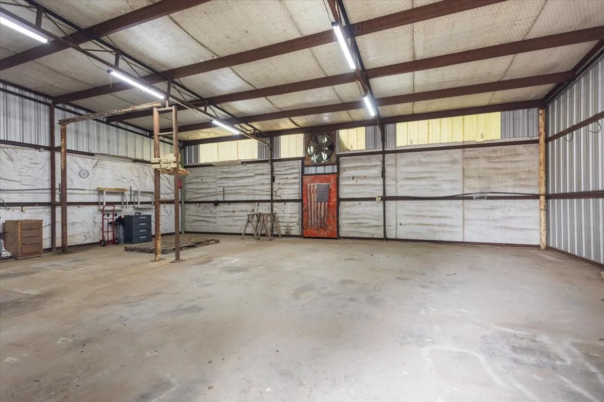 Single Family Residence For Sale in Upshur County , 2360 Elk Road, Gilmer, Texas 75644, 2 Bedroom, 2 Bathroom, Garage spaces, 1,325 Sqft, built in 1992, mls#21397942, Real Estate Agent in Gilmer, Homes For Sale in Upshur county, Homes For Sale in Gilmer, Realtor in Gilmer Texas, Real Estate Brokerage Independent Realty Texas, Luminita Cordes Realtor