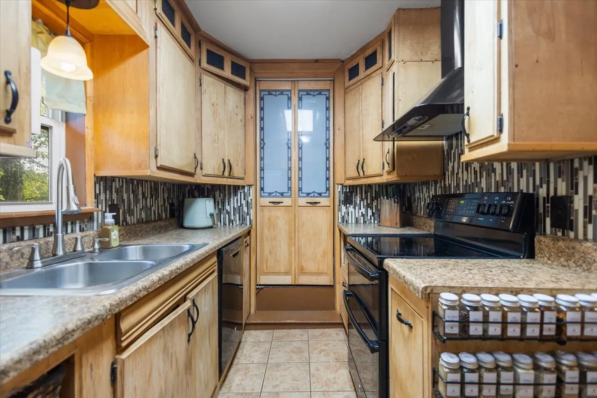 Single Family Residence For Sale in Upshur County , 2360 Elk Road, Gilmer, Texas 75644, 2 Bedroom, 2 Bathroom, Garage spaces, 1,325 Sqft, built in 1992, mls#21397942, Real Estate Agent in Gilmer, Homes For Sale in Upshur county, Homes For Sale in Gilmer, Realtor in Gilmer Texas, Real Estate Brokerage Independent Realty Texas, Luminita Cordes Realtor
