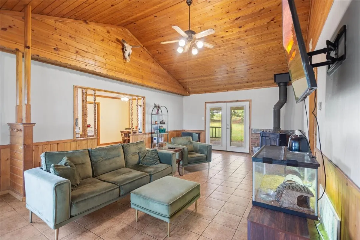 Single Family Residence For Sale in Upshur County , 2360 Elk Road, Gilmer, Texas 75644, 2 Bedroom, 2 Bathroom, Garage spaces, 1,325 Sqft, built in 1992, mls#21397942, Real Estate Agent in Gilmer, Homes For Sale in Upshur county, Homes For Sale in Gilmer, Realtor in Gilmer Texas, Real Estate Brokerage Independent Realty Texas, Luminita Cordes Realtor
