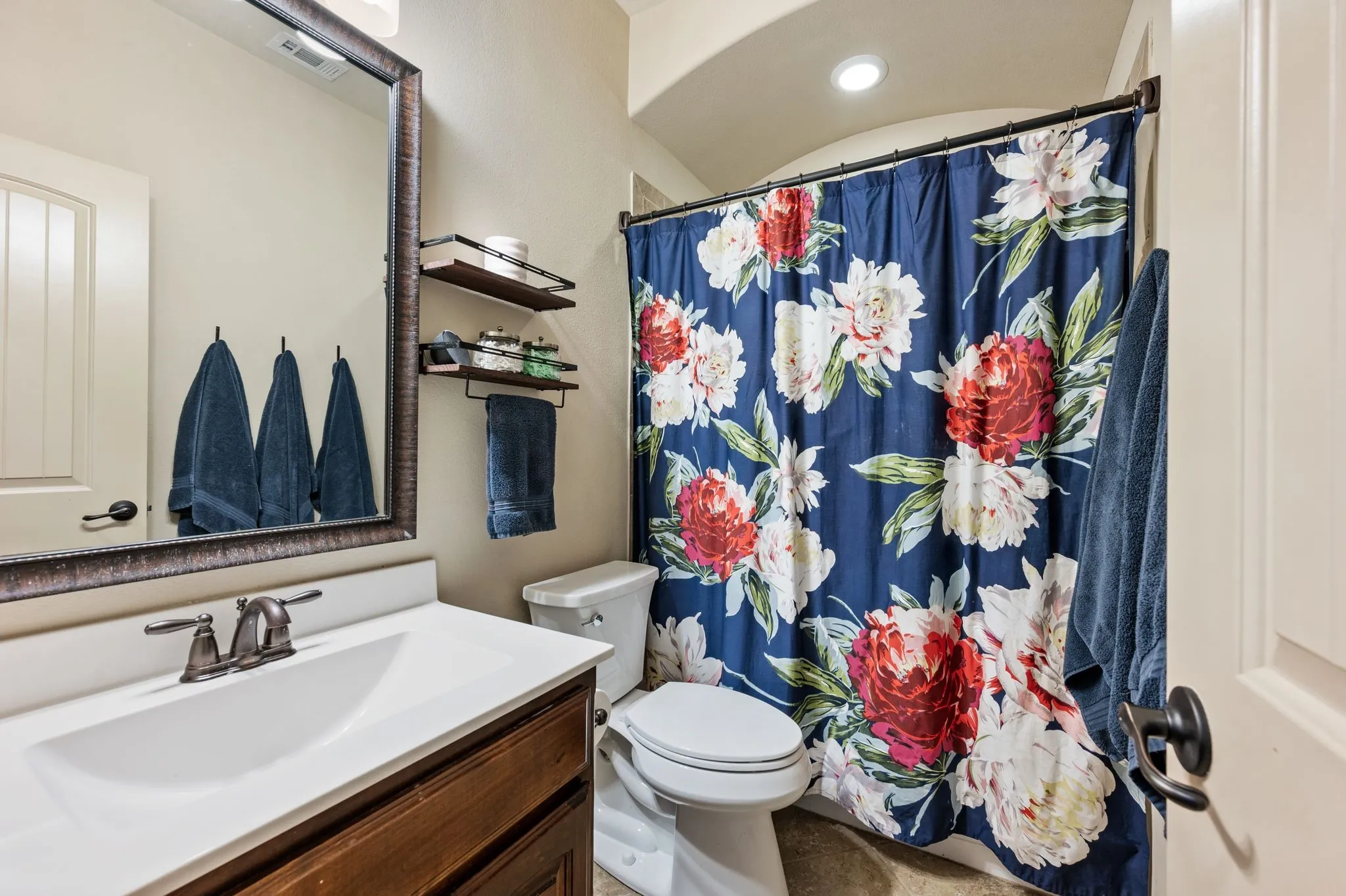 Single Family Residence For Sale in Denton County , 1701 Mcgee Avenue, Argyle, Texas 76226, 3 Bedroom, 3 Bathroom, 2 Garage spaces, 2,513 Sqft, built in 2016, mls#21397240, Real Estate Agent in Argyle, Homes For Sale in Denton county, Homes For Sale in Argyle, Realtor in Argyle Texas, Real Estate Brokerage Independent Realty Texas, Luminita Cordes Realtor