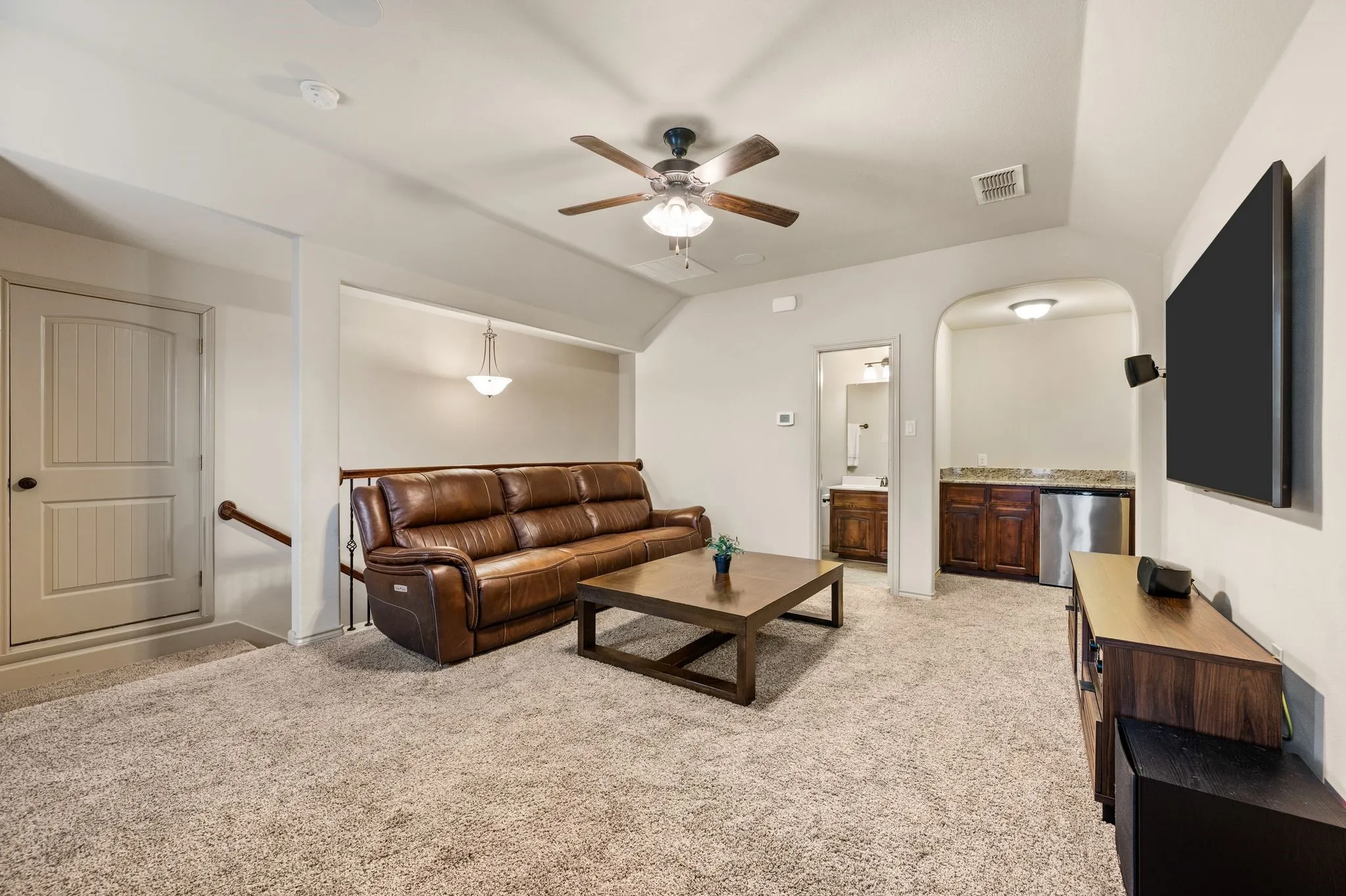 Single Family Residence For Sale in Denton County , 1701 Mcgee Avenue, Argyle, Texas 76226, 3 Bedroom, 3 Bathroom, 2 Garage spaces, 2,513 Sqft, built in 2016, mls#21397240, Real Estate Agent in Argyle, Homes For Sale in Denton county, Homes For Sale in Argyle, Realtor in Argyle Texas, Real Estate Brokerage Independent Realty Texas, Luminita Cordes Realtor