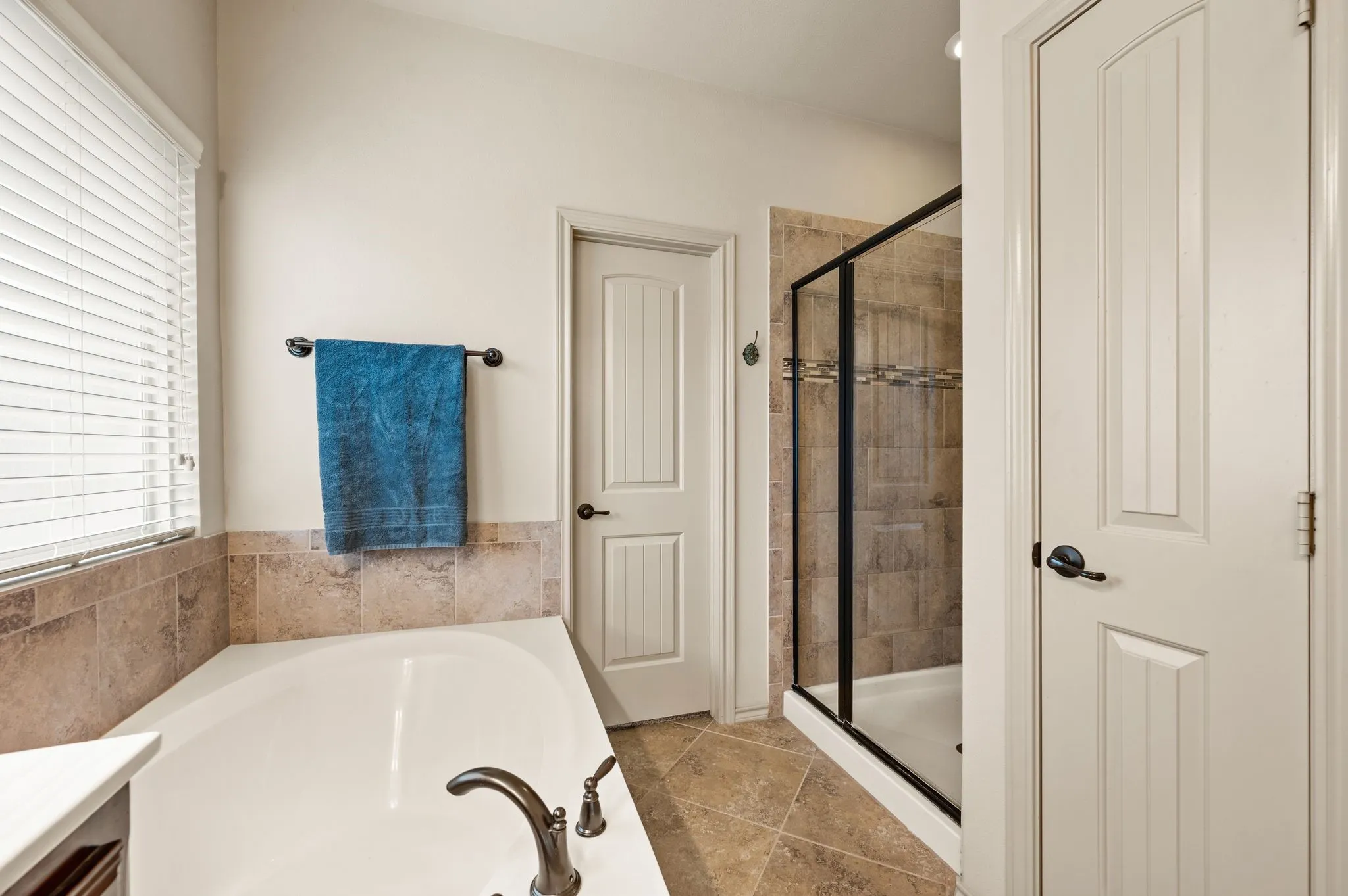 Single Family Residence For Sale in Denton County , 1701 Mcgee Avenue, Argyle, Texas 76226, 3 Bedroom, 3 Bathroom, 2 Garage spaces, 2,513 Sqft, built in 2016, mls#21397240, Real Estate Agent in Argyle, Homes For Sale in Denton county, Homes For Sale in Argyle, Realtor in Argyle Texas, Real Estate Brokerage Independent Realty Texas, Luminita Cordes Realtor